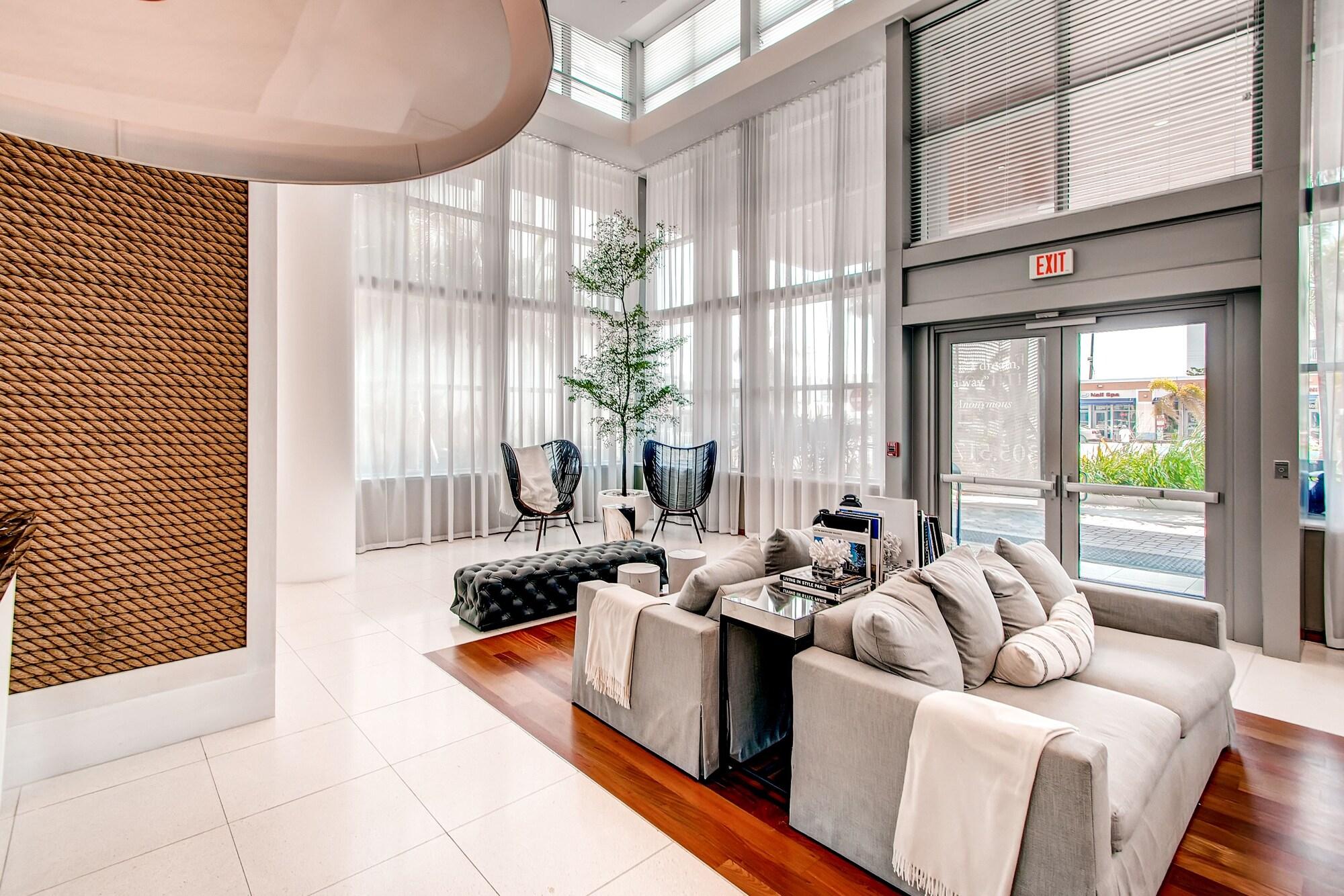 Vista Lobby Churchill Suites Monte Carlo Miami Beach