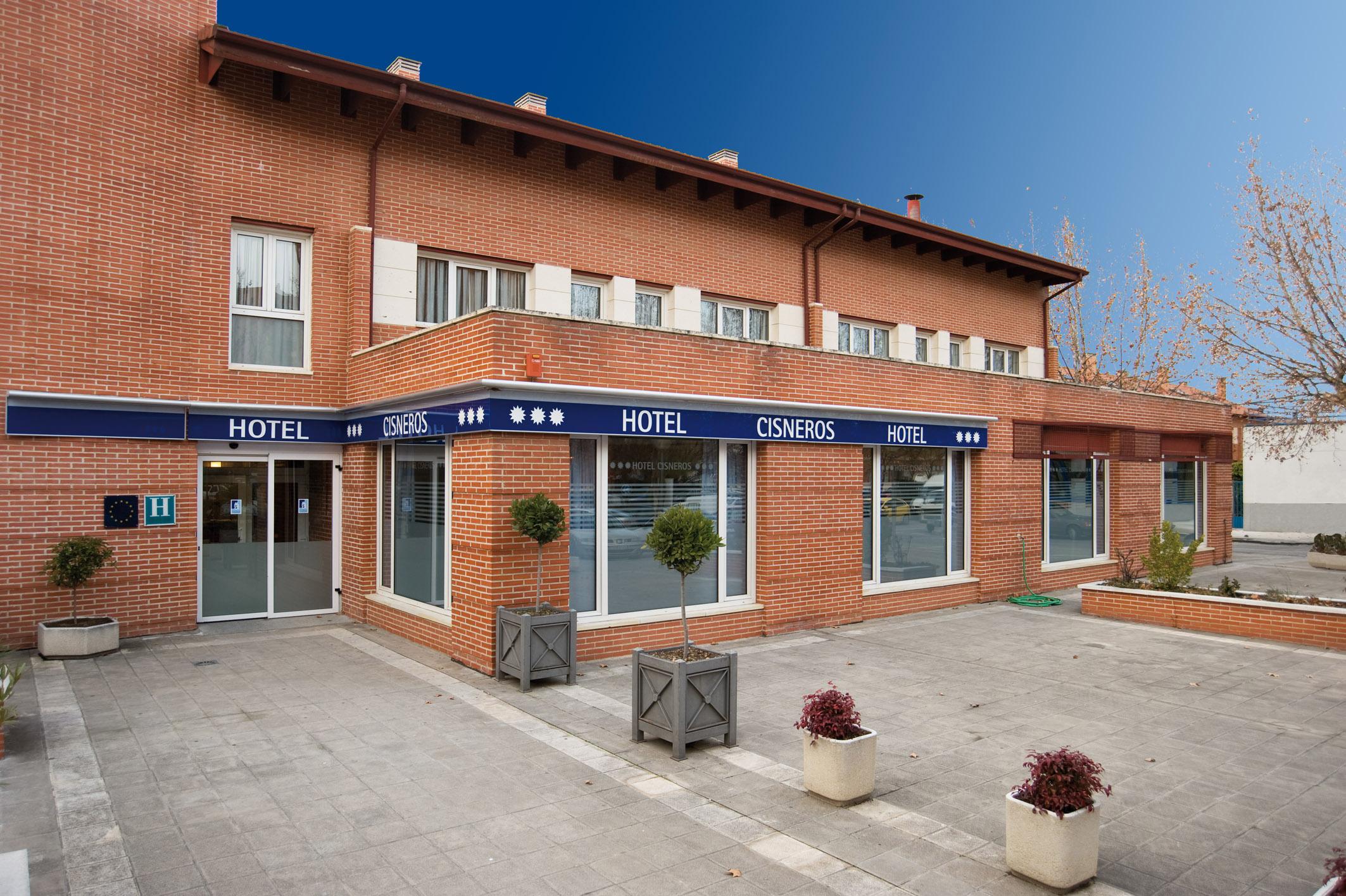 Vista Exterior Hotel Cisneros