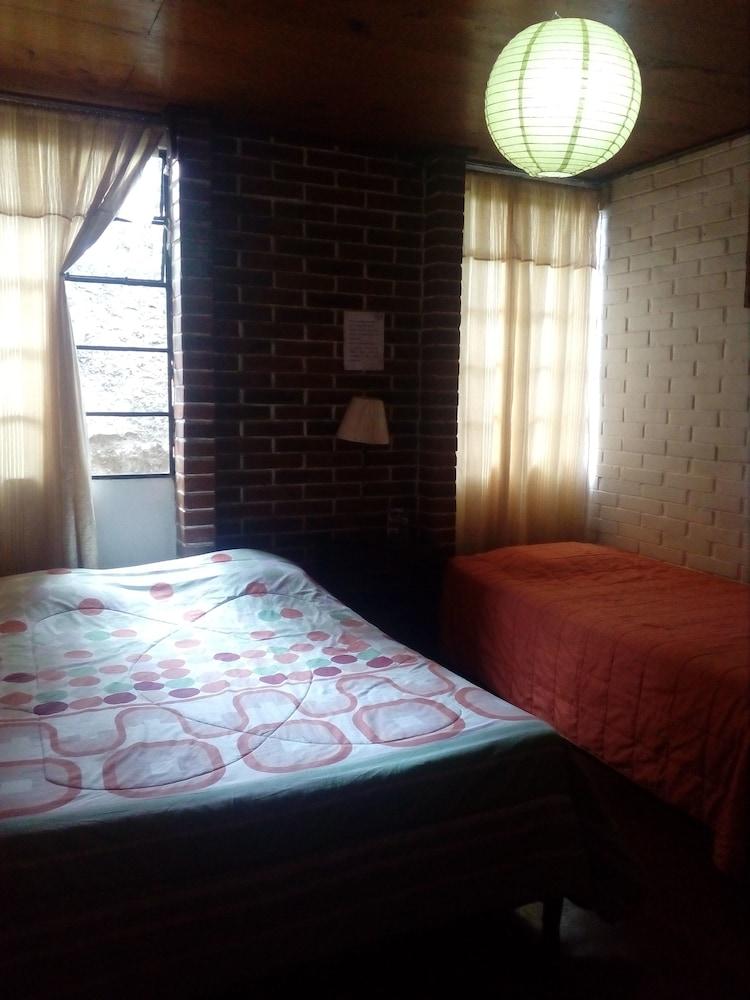 Hotel Hostel y Restaurante Casa Jacaranda