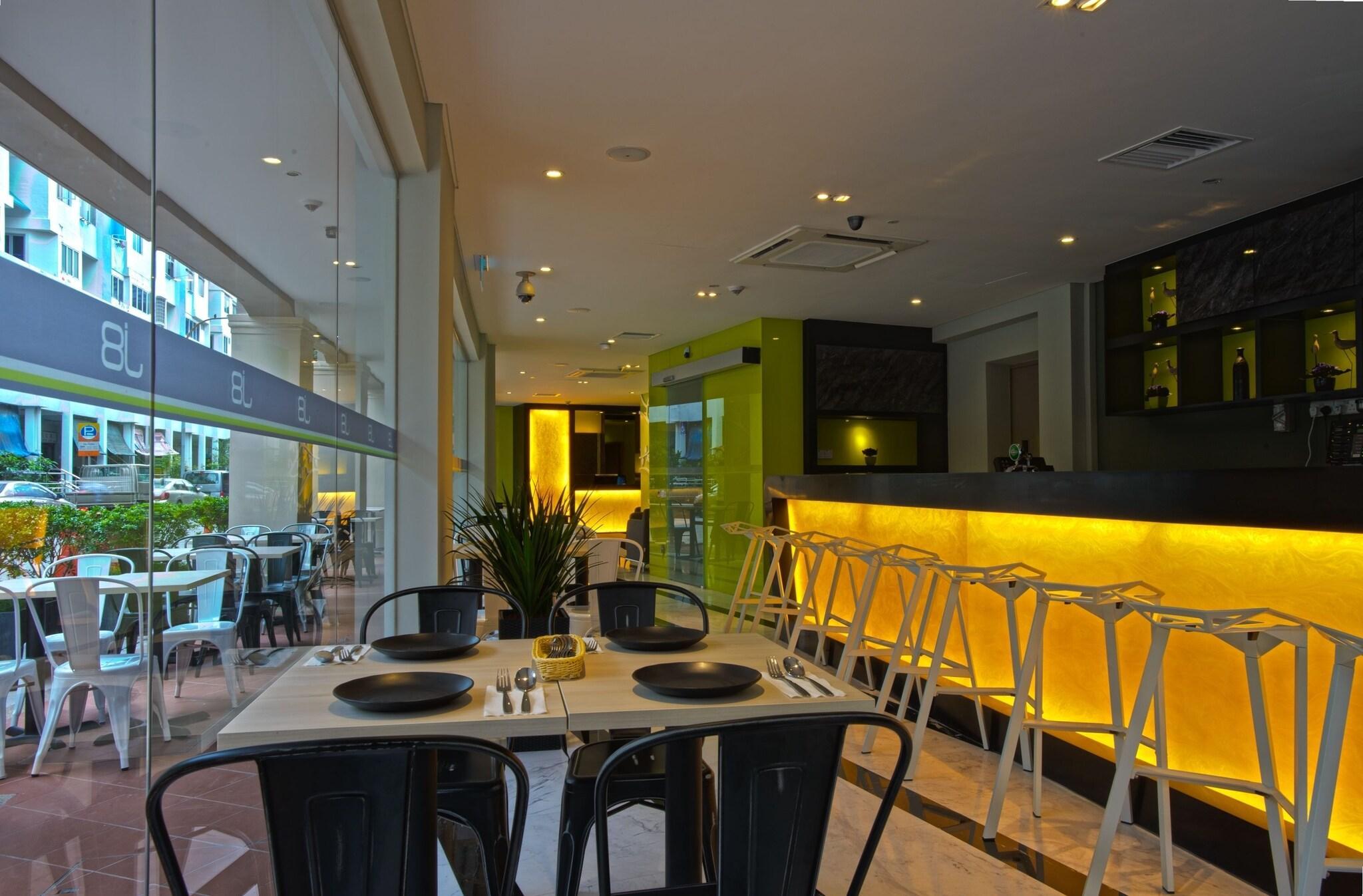 Restaurant J8 Hotel
