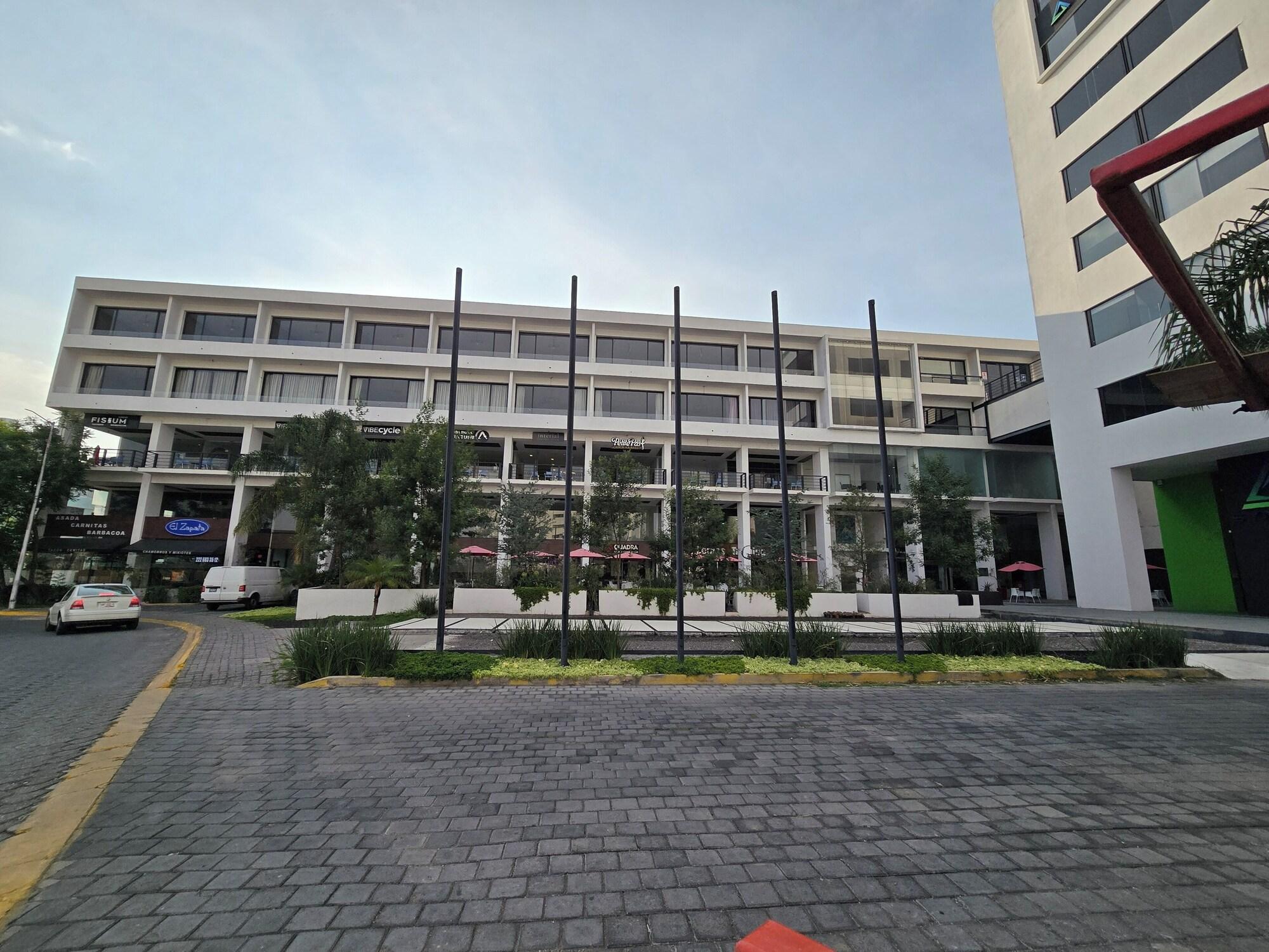 Vista Exterior Kharma Suites