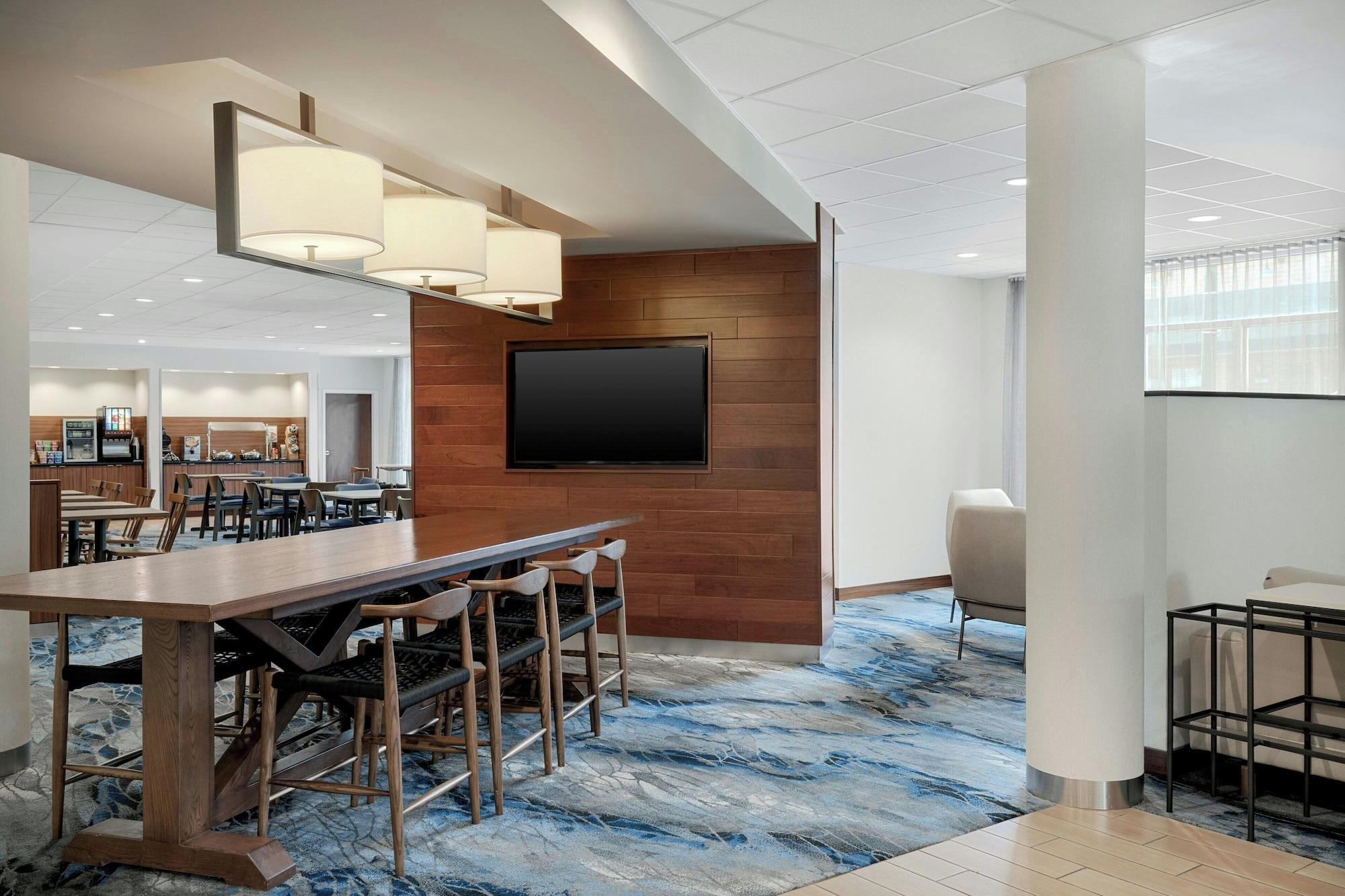 Vista Lobby Fairfield Inn & Suites Cincinnati Uptown/University Area