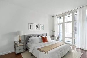Alquiler Vacacional - Large  1-bedroom condo in terrific New York with WiFi and W/D