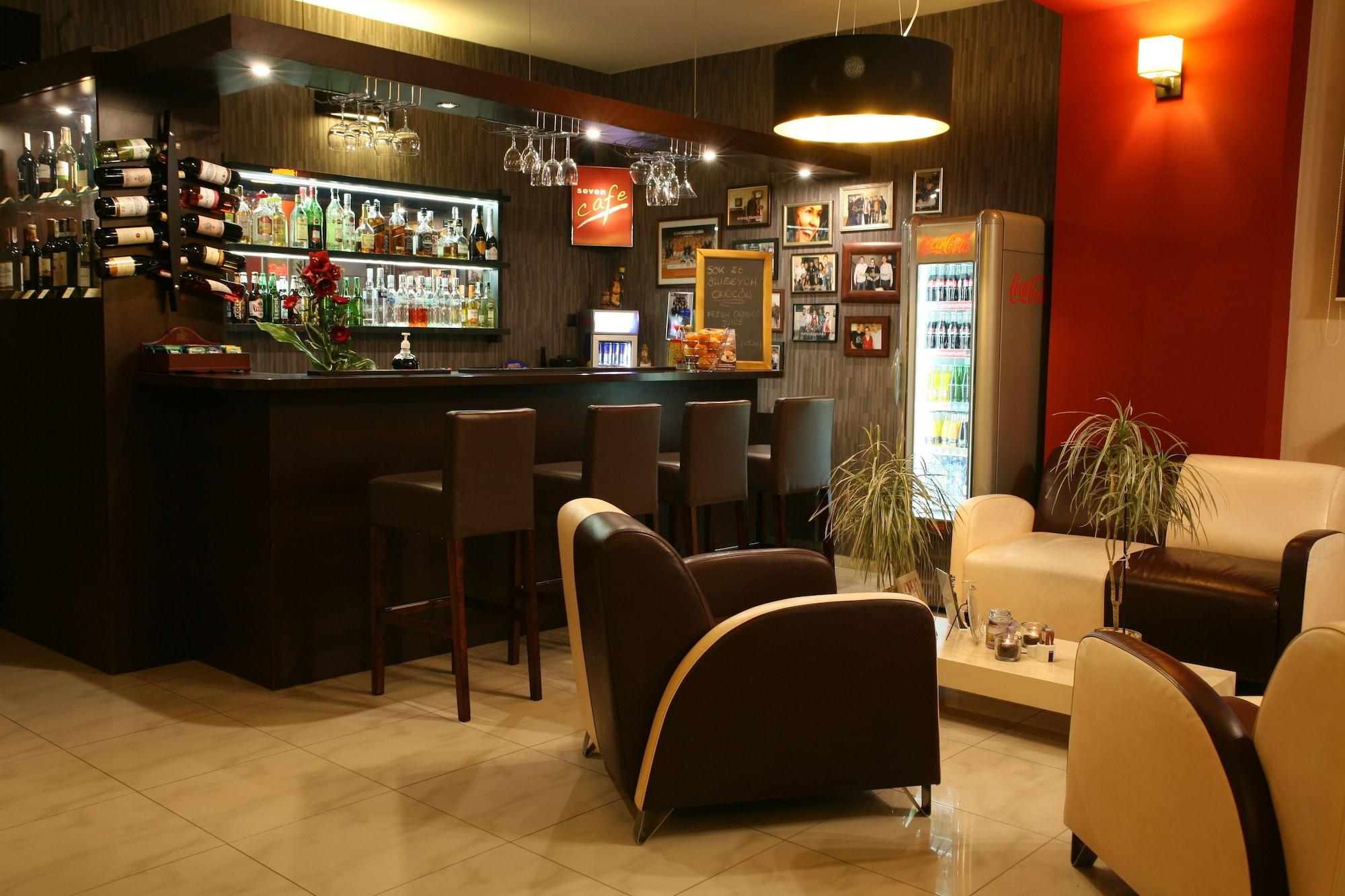 Bar/Salón Hotel Seven 7