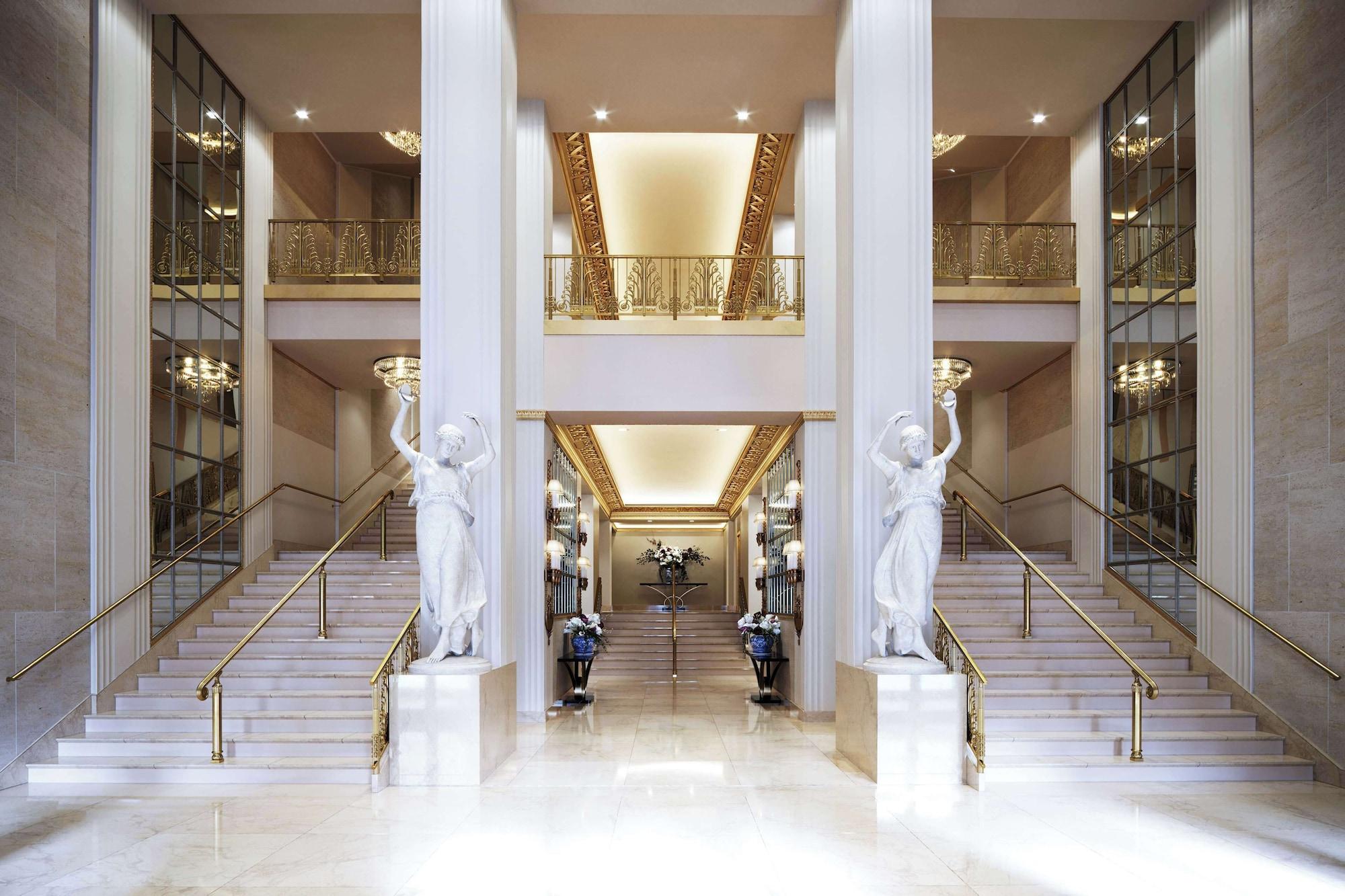 Vista Lobby Waldorf Astoria New York