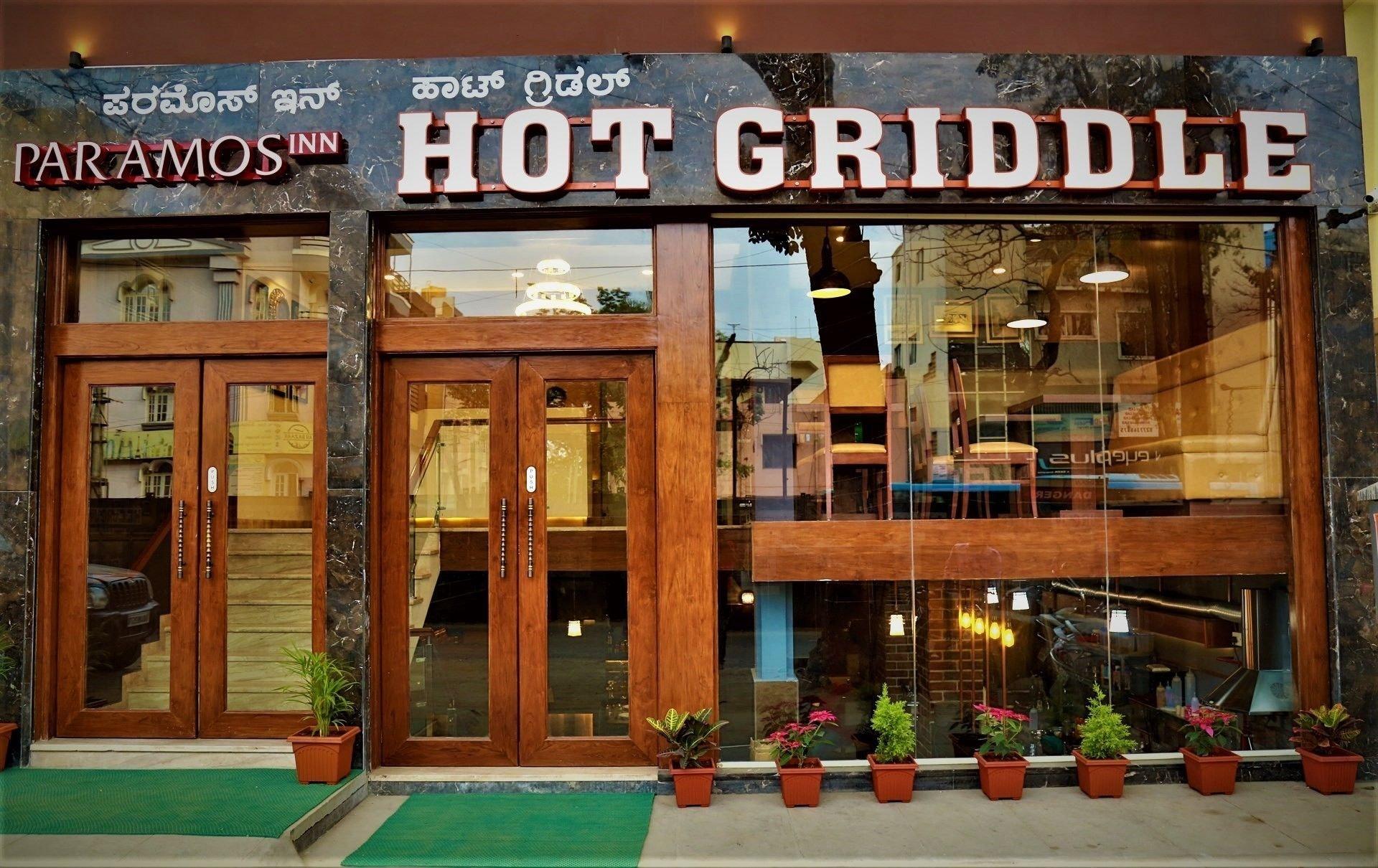 Vista Exterior Hotel Paramos Inn