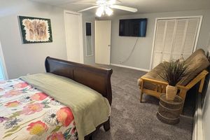 Alquiler Vacacional - Spacious Mackinaw Avenue Creekside Cottage