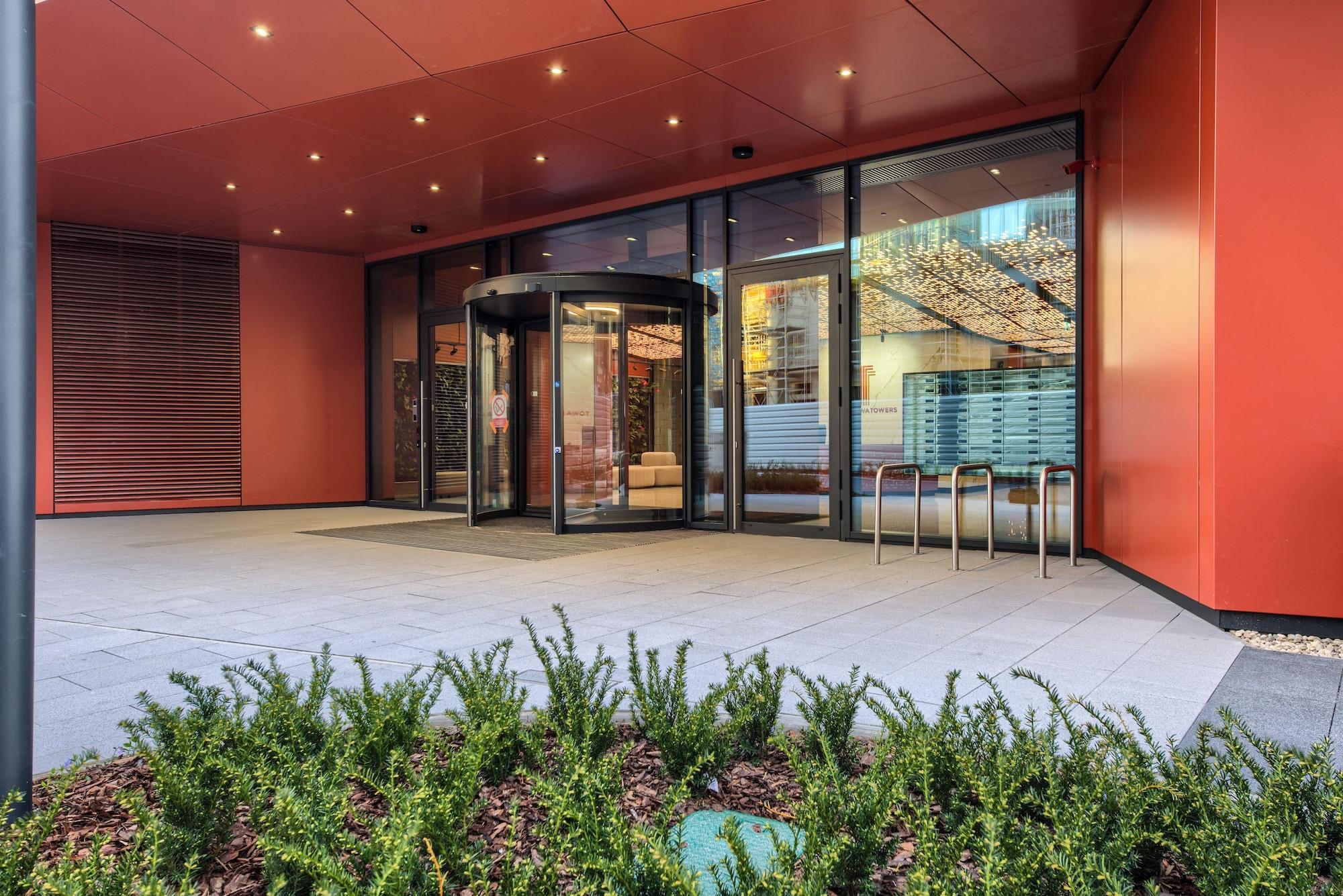 Vista Exterior Towarowa Towers Residences