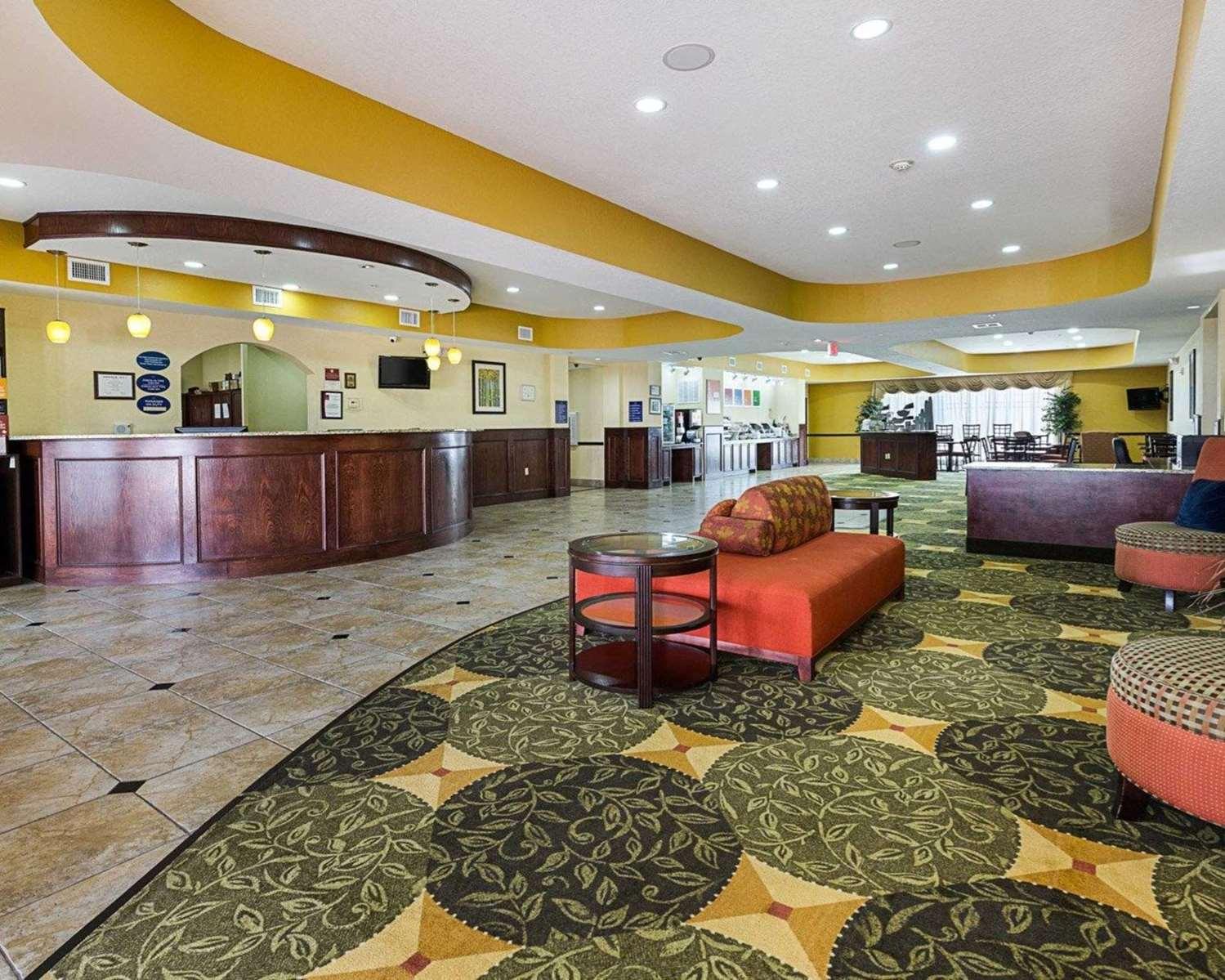Vista do lobby Comfort Suites