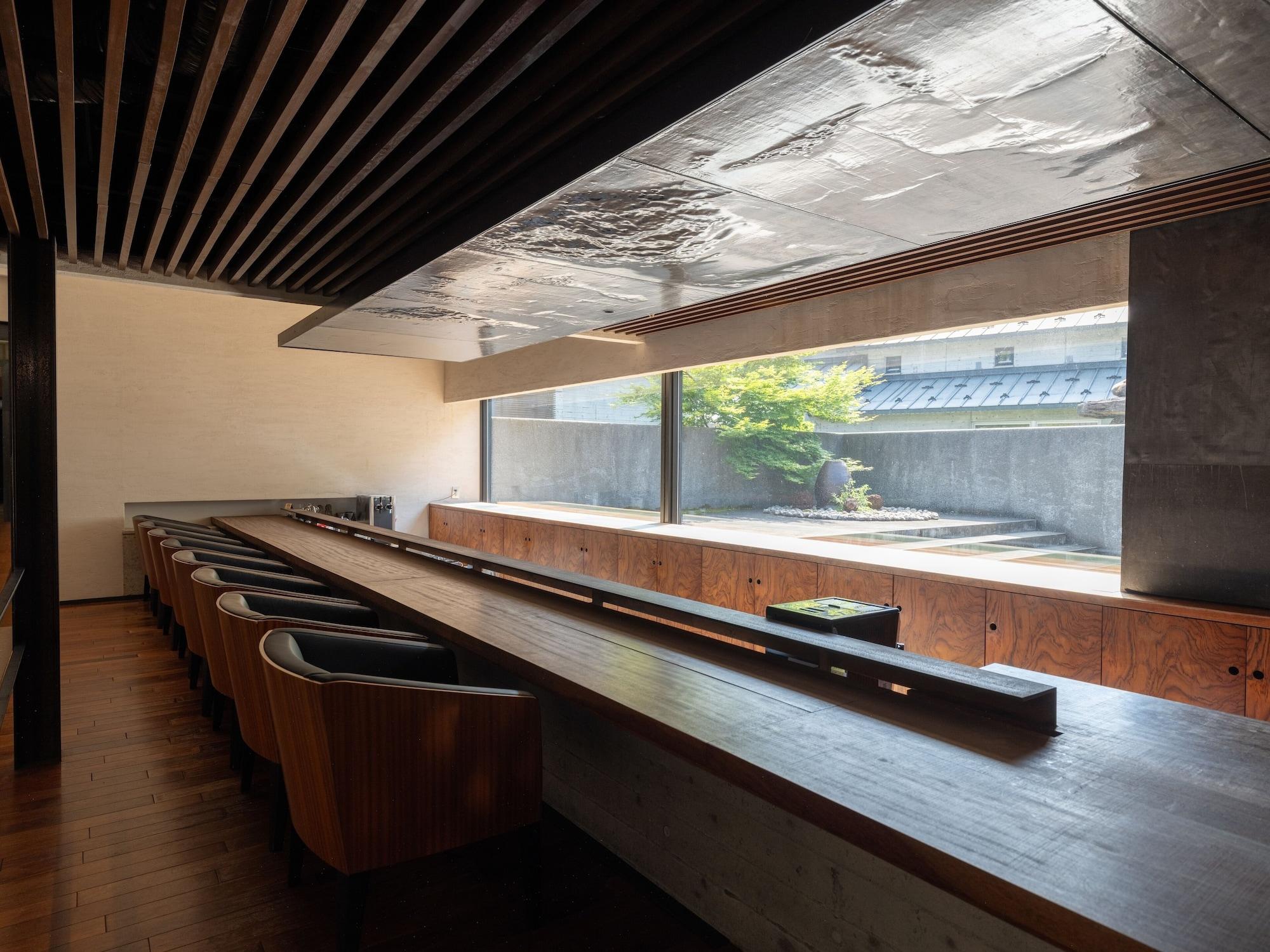 Bar/Salón Kuramure