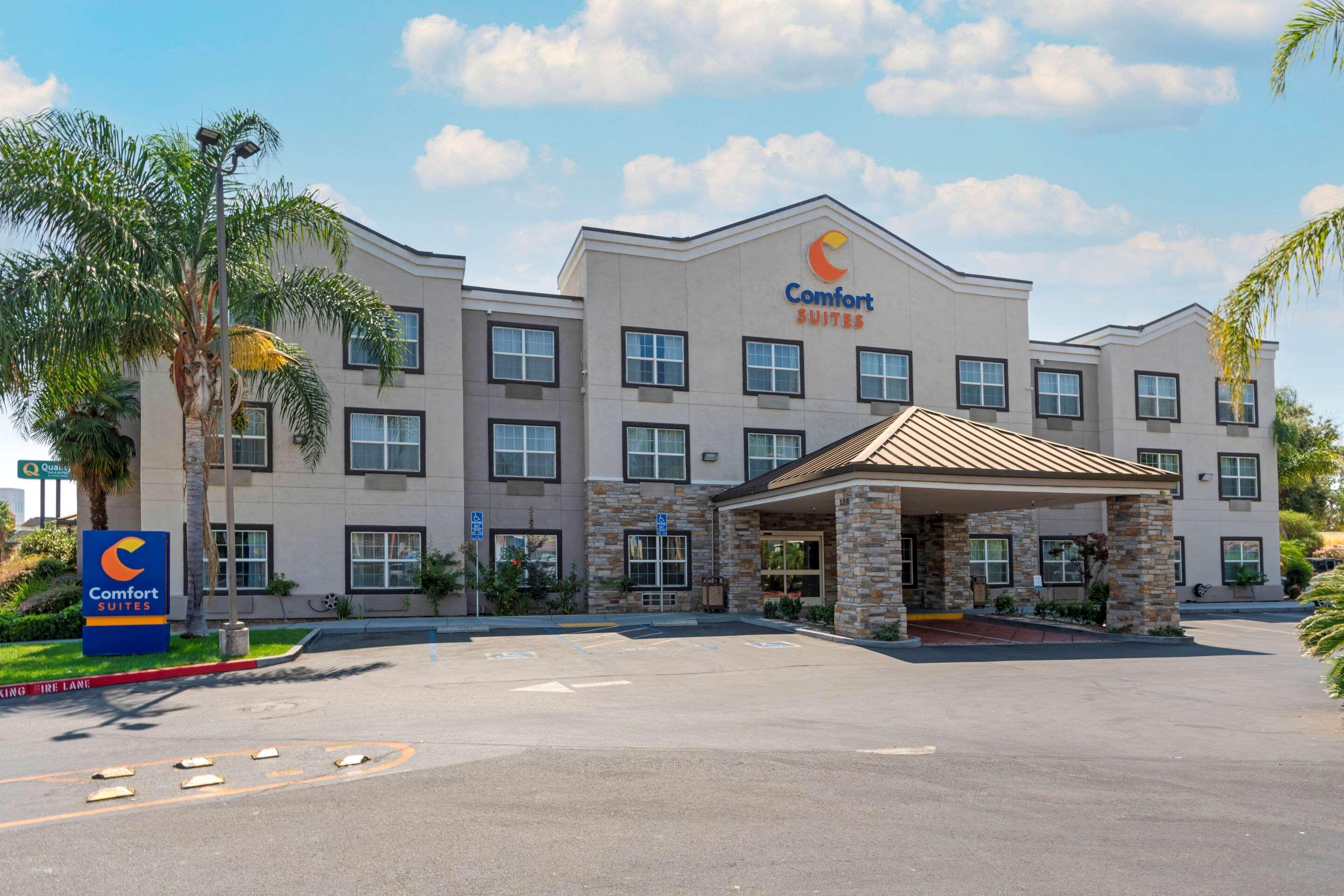 Vista Exterior Comfort Suites Downtown Sacramento