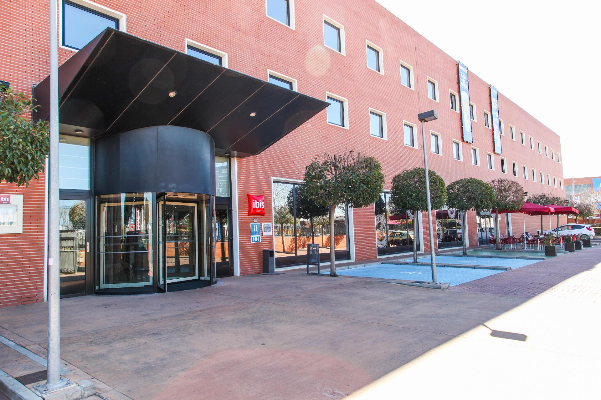 Vista Exterior Hotel ibis Madrid Arganda