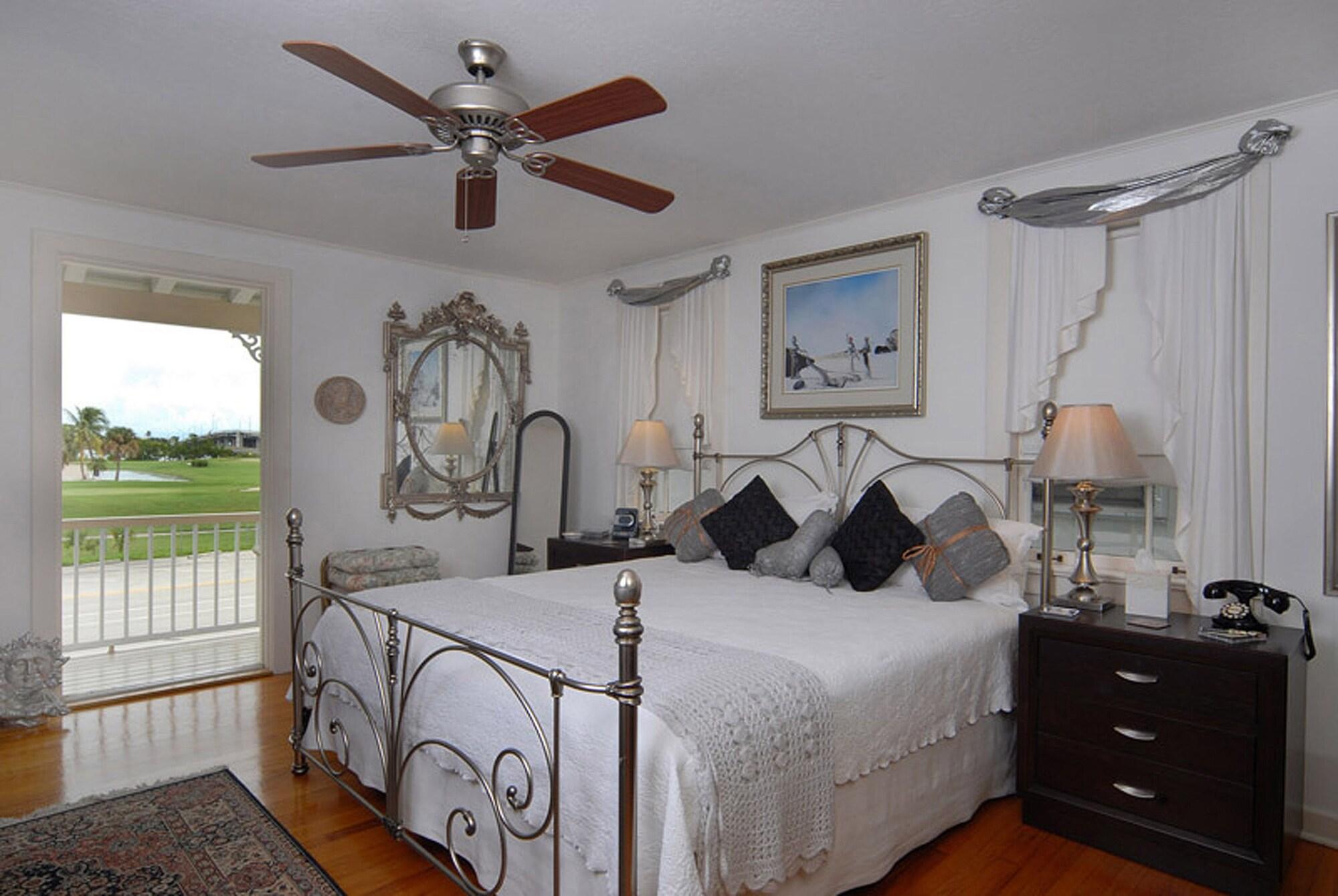 Varios Sabal Palm House Bed & Breakfast