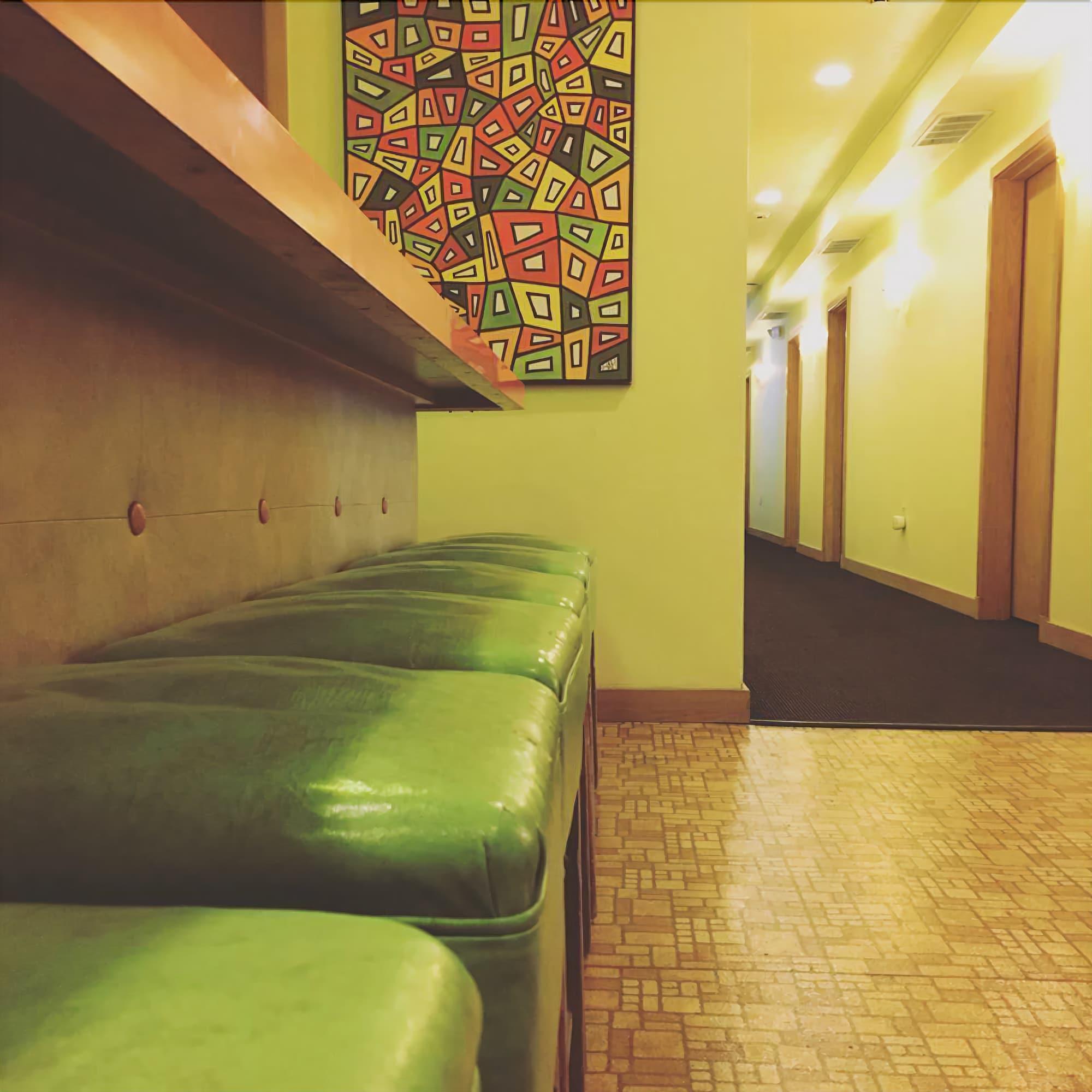 Restaurant Holiday Music Motel