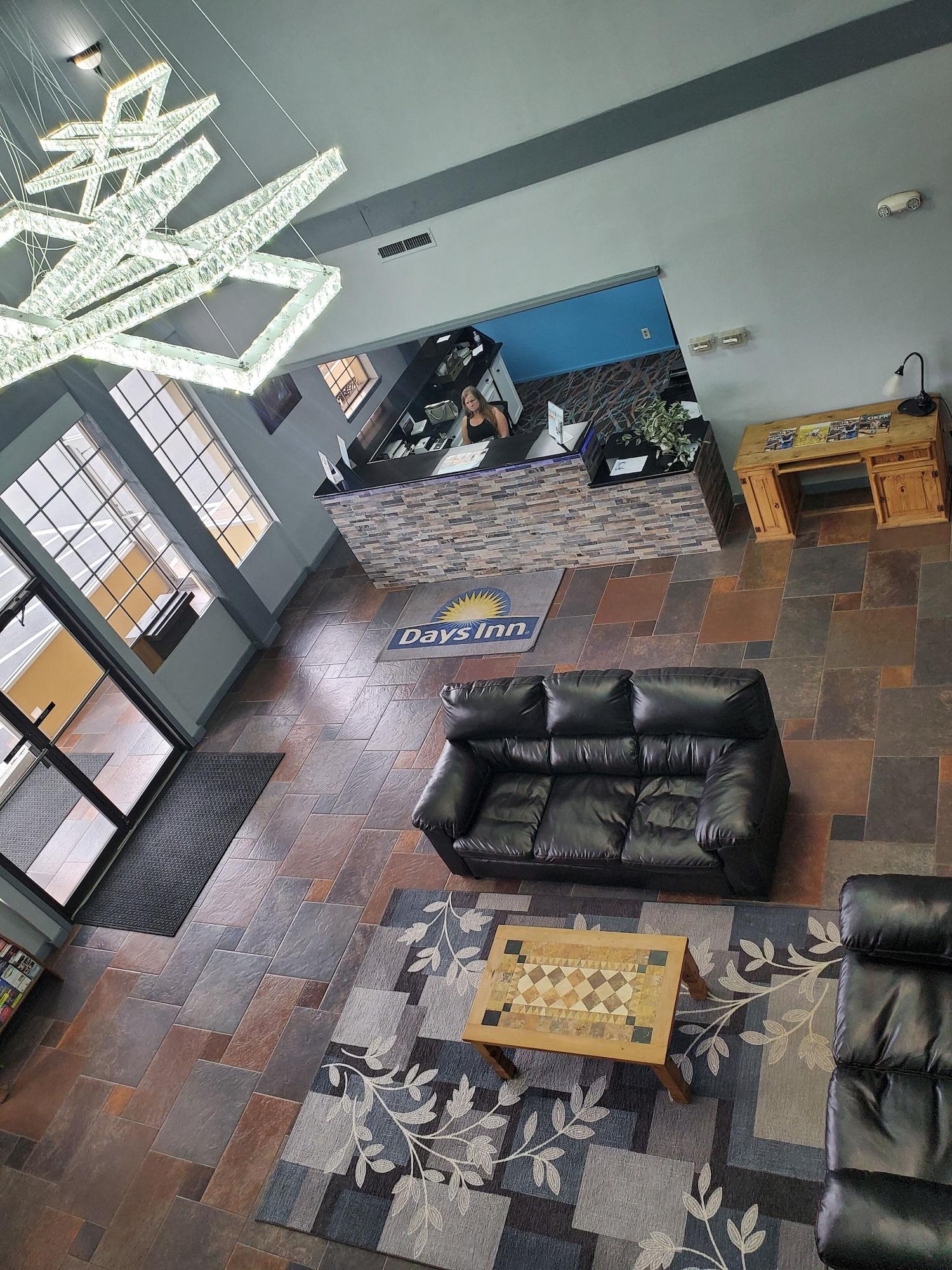 Vista Lobby Days Inn by Wyndham Lawton