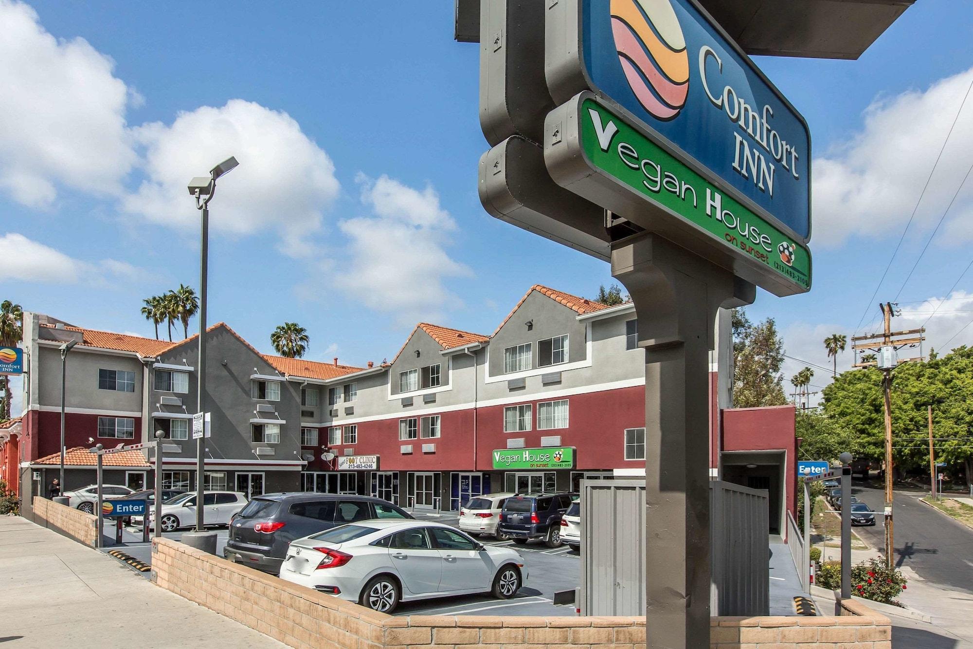 Vista Exterior Comfort Inn Los Angeles near Hollywood