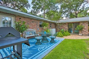 Alquiler Vacacional - Downtown Home w/ Yard & BBQ - 6 Mi to Downtown!
