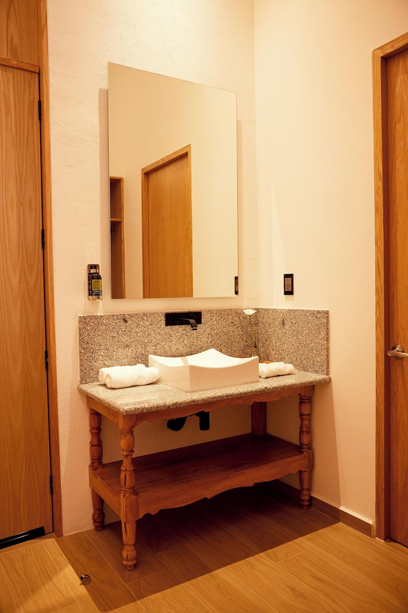 Equipamiento de Habitación Hotel La Finca por Zotoluca