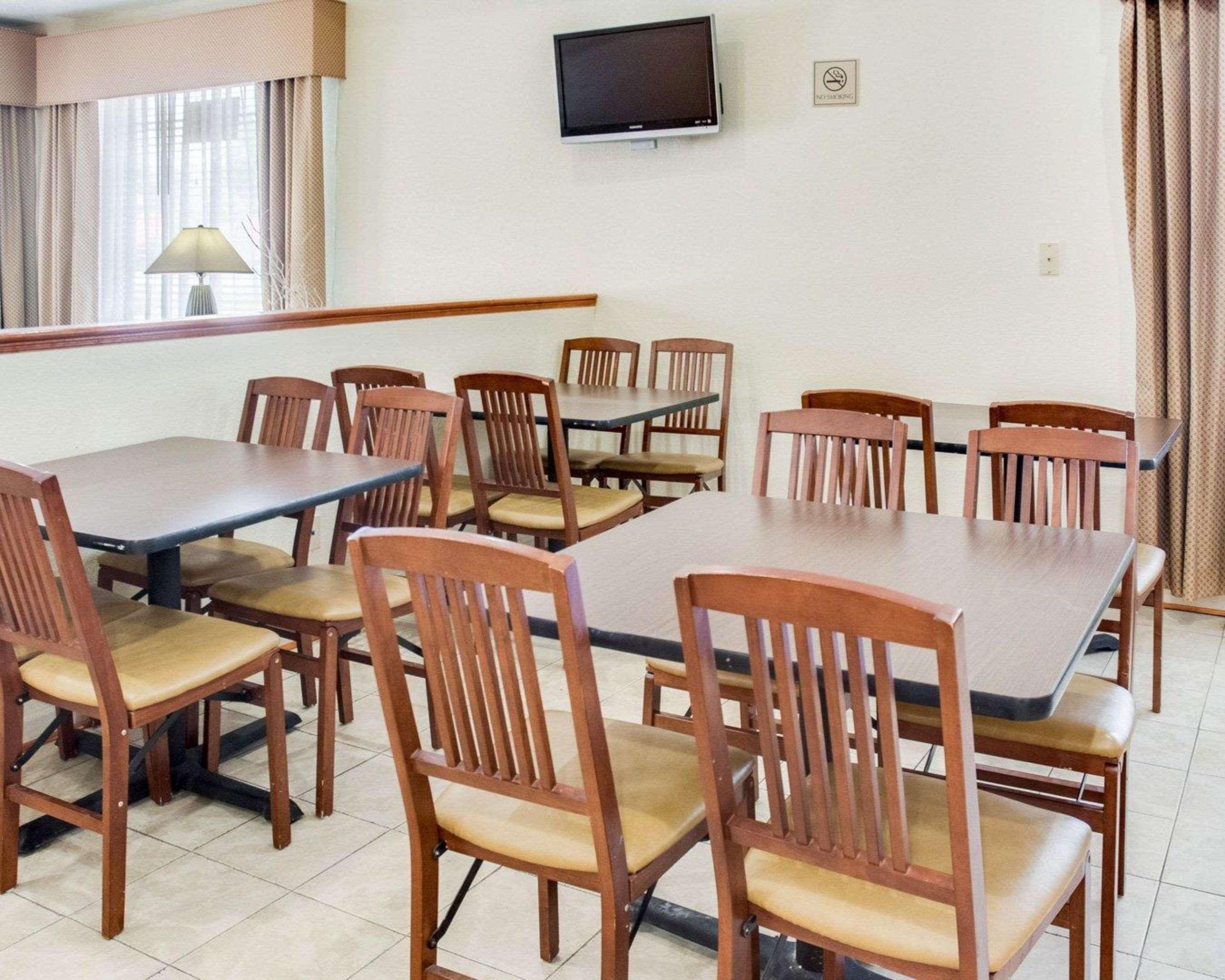 Restaurant Quality Inn & Suites Suffolk Area