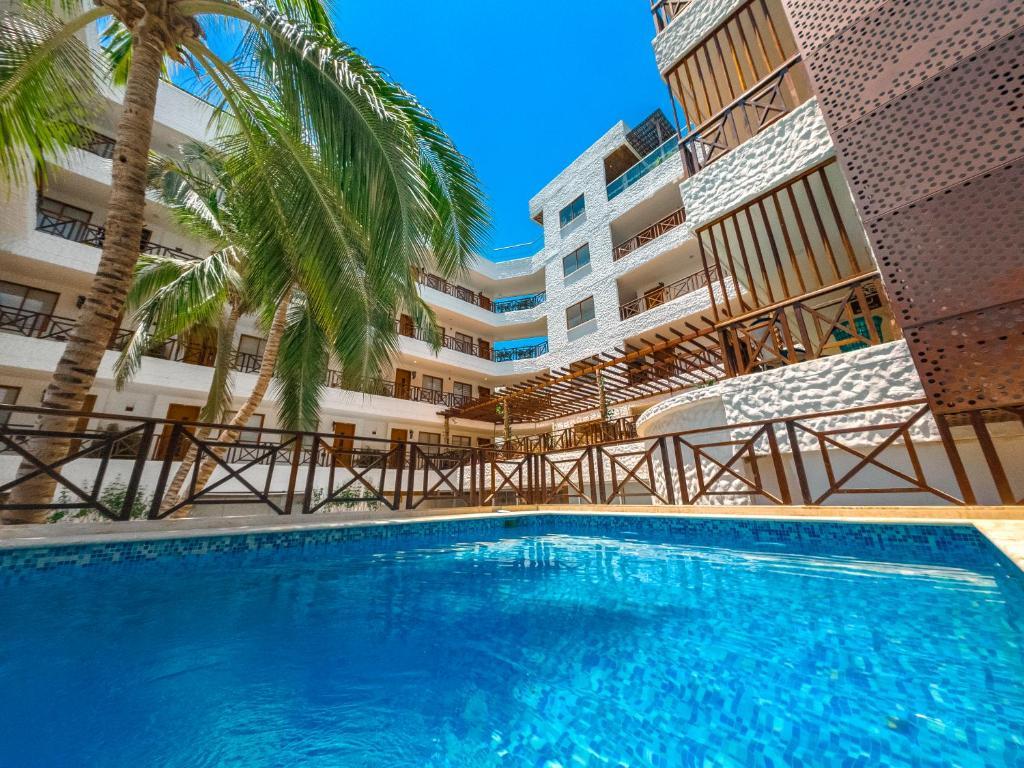 Vista Piscina HOTEL KARAYA DIVE RESORT