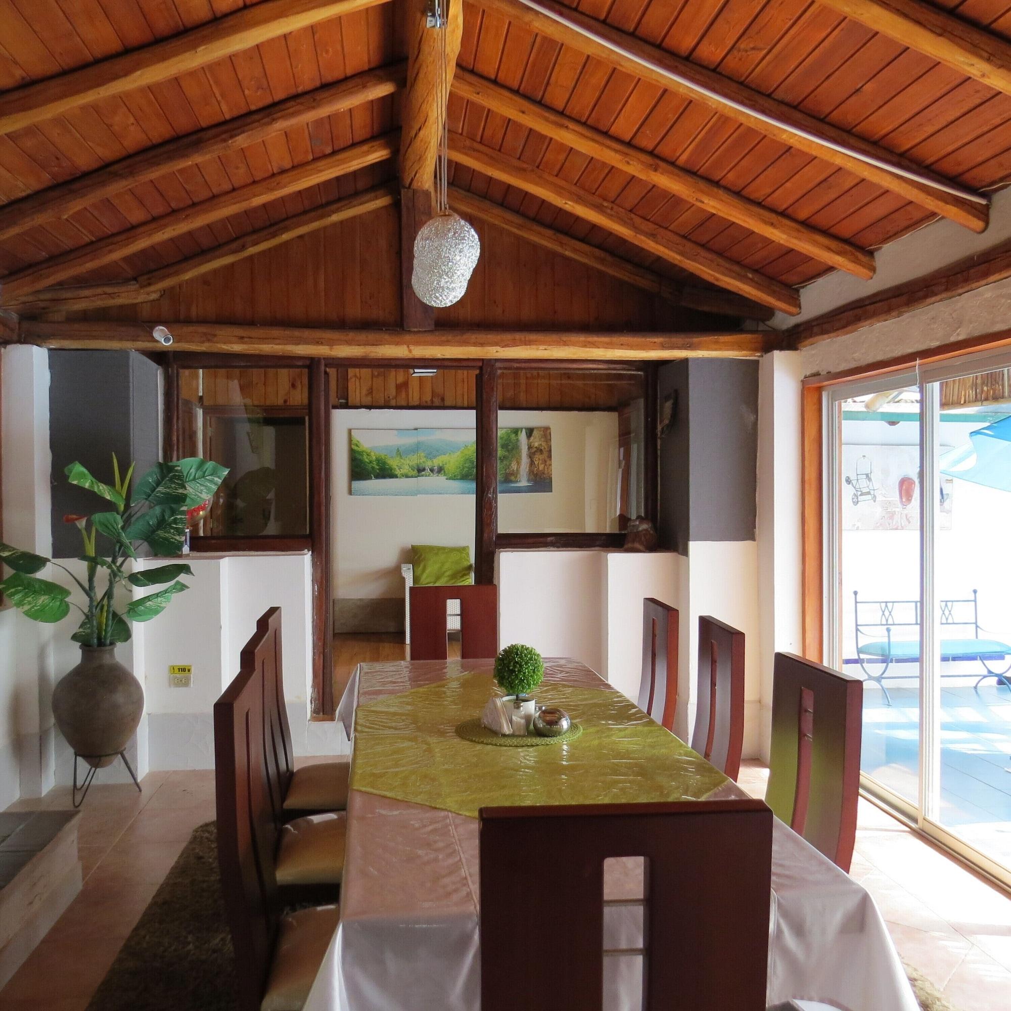 Vista Lobby Hosteria Airport Garden