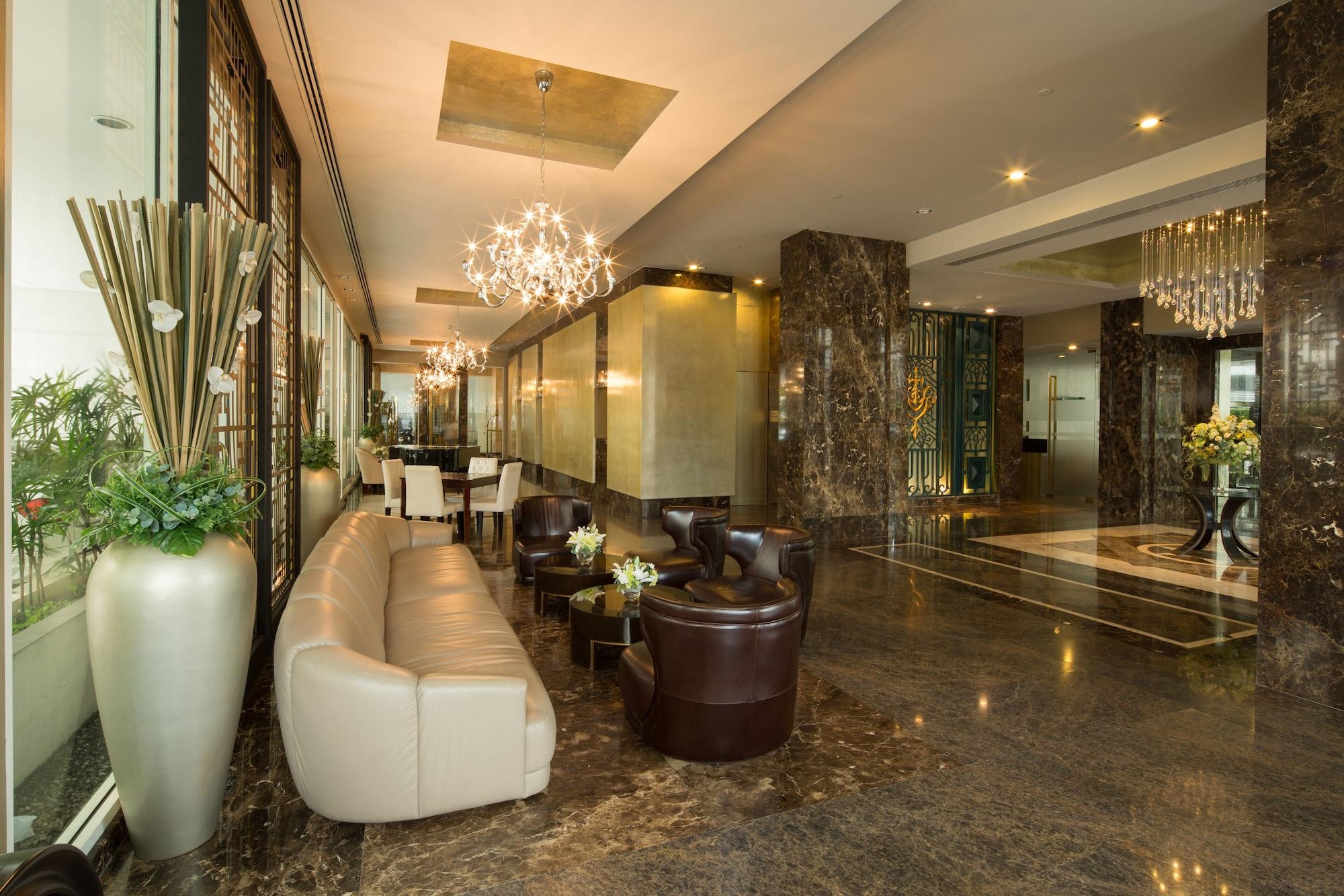 Vista Lobby IVY THONGLOR 55