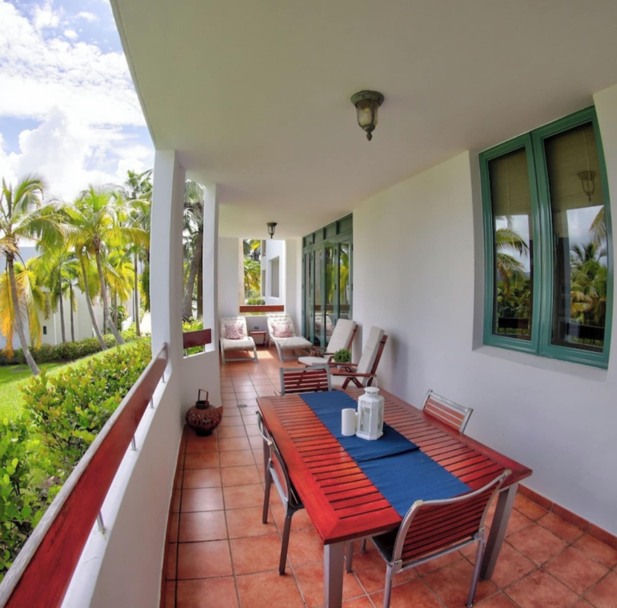 Vista Exterior Golfside Villas