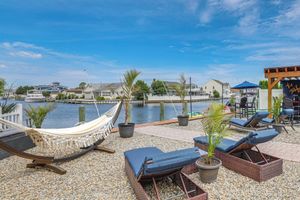 Arriendo temporal - Canal-front Backyard Oasis! Jersey Shore Retreat
