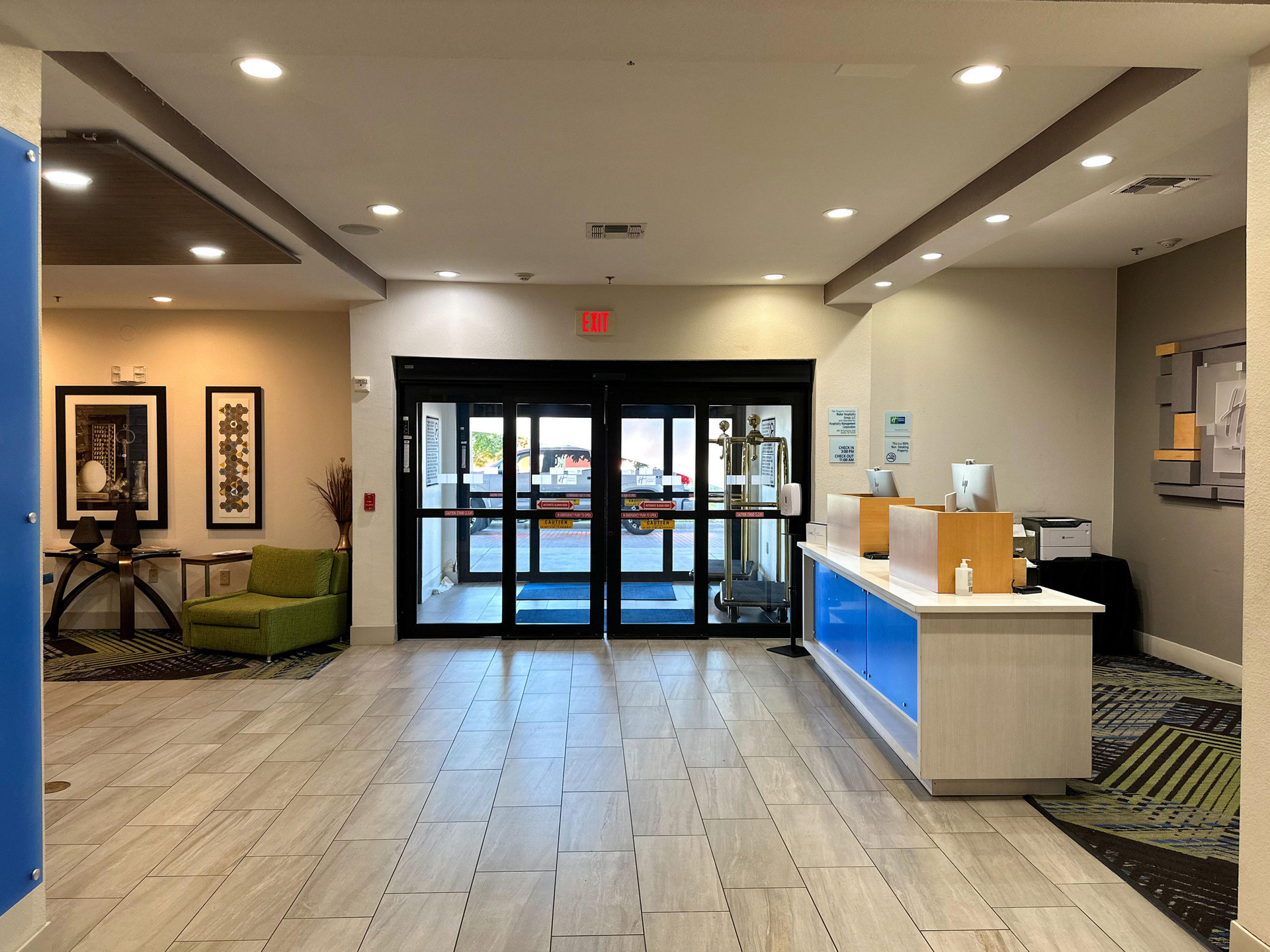 Vista Lobby Holiday Inn Express Hotel & Suites Ennis by IHG