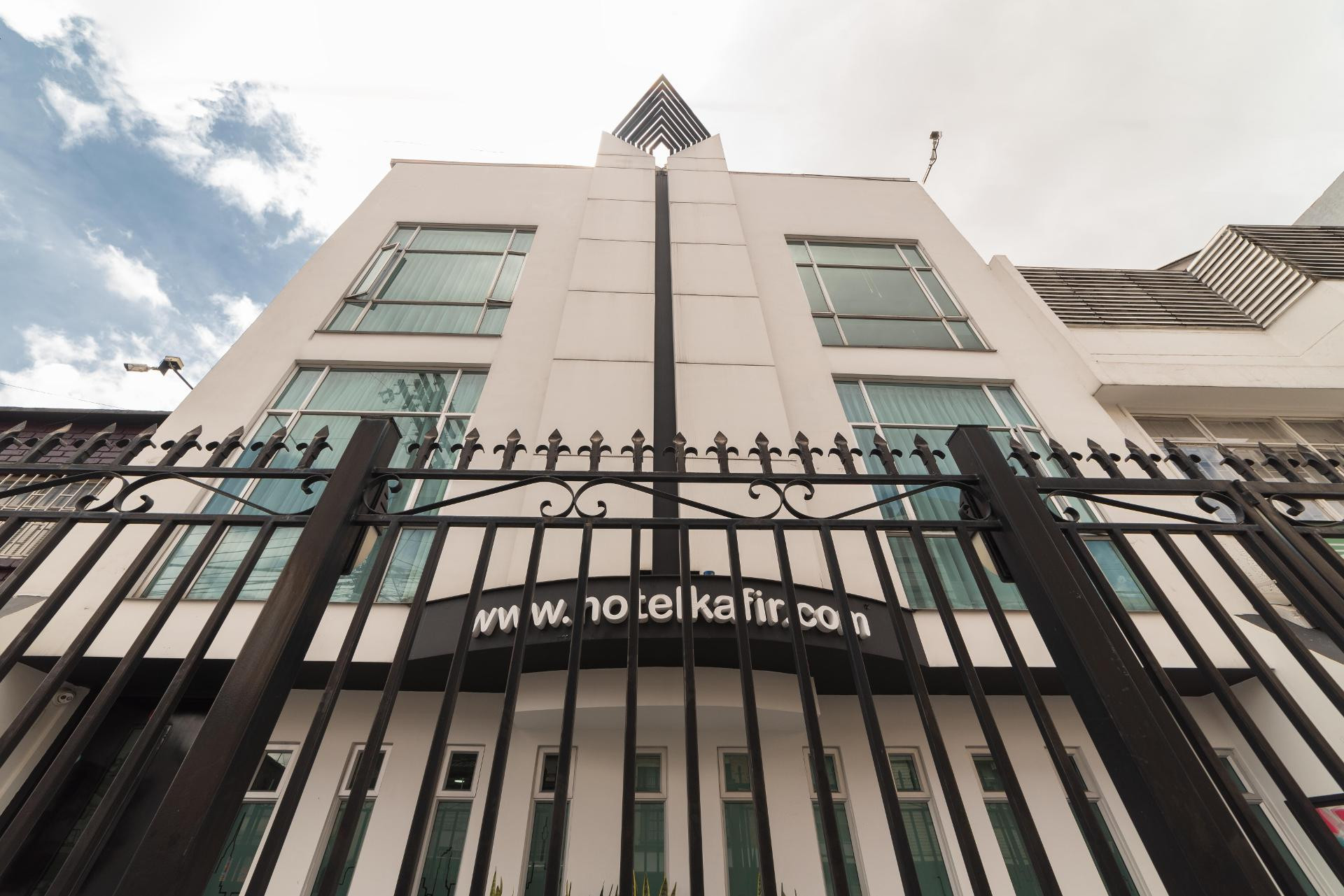 Vista Exterior Hotel Kafir