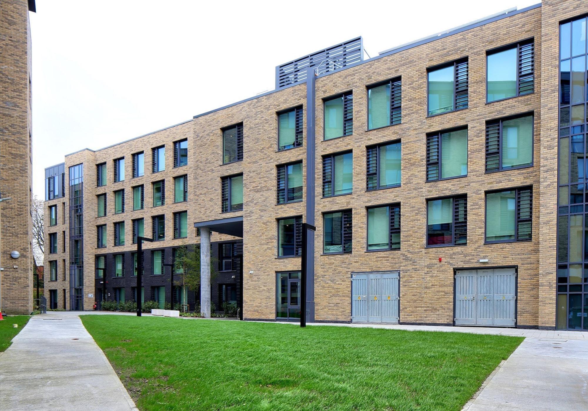 Vista Exterior Yugo Brewers Close