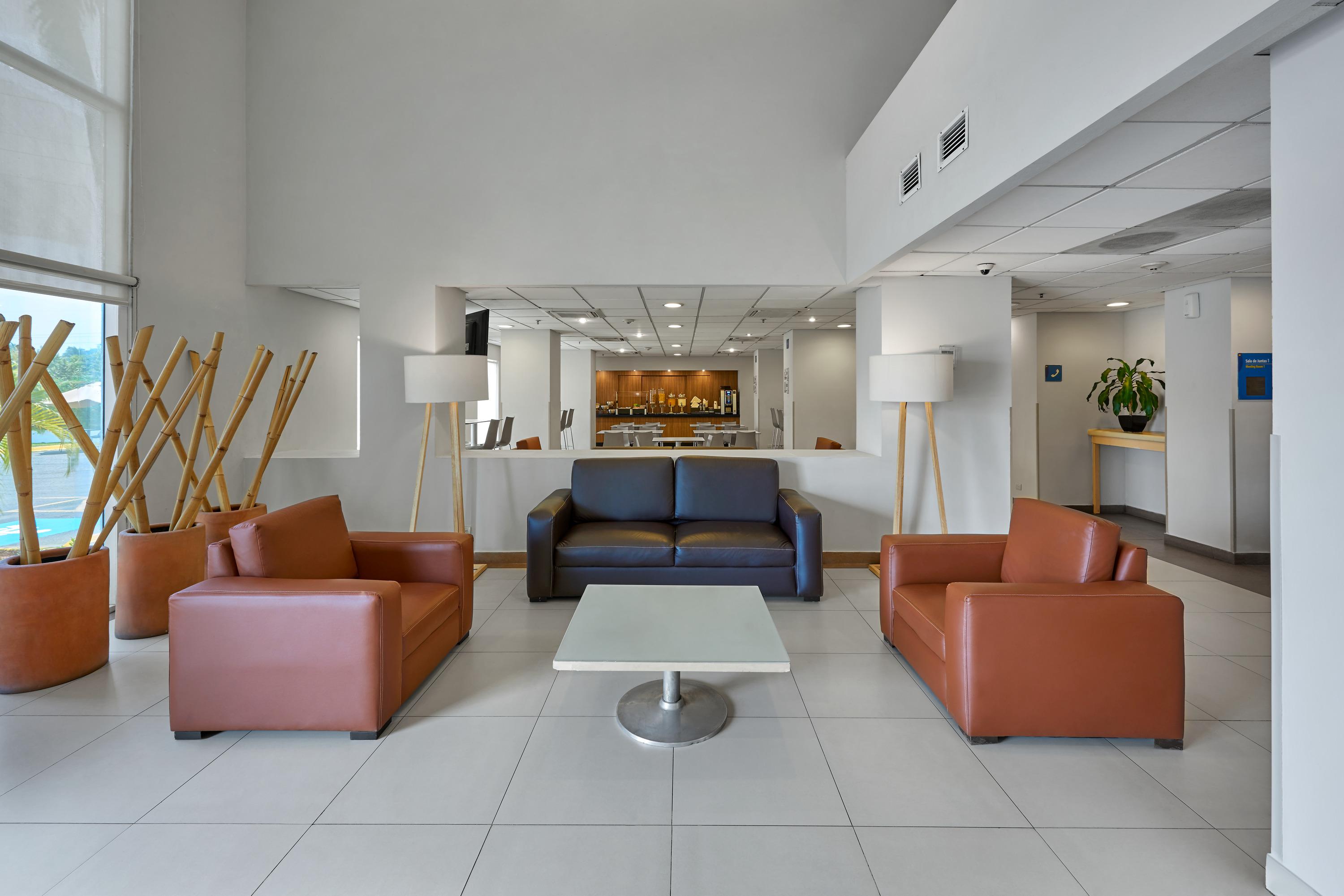 Vista Lobby City Express Lazaro Cardenas