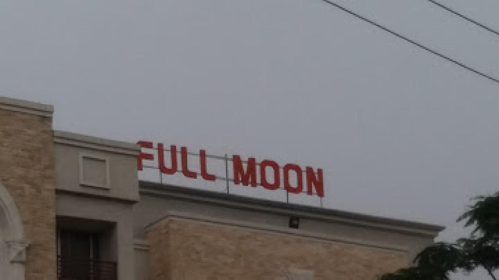 Vista Exterior Full Moon Hotel 2bd Apartment