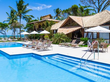 Vista da piscina da hospedagem Arraial Bangalô Praia Hotel - Foto 9