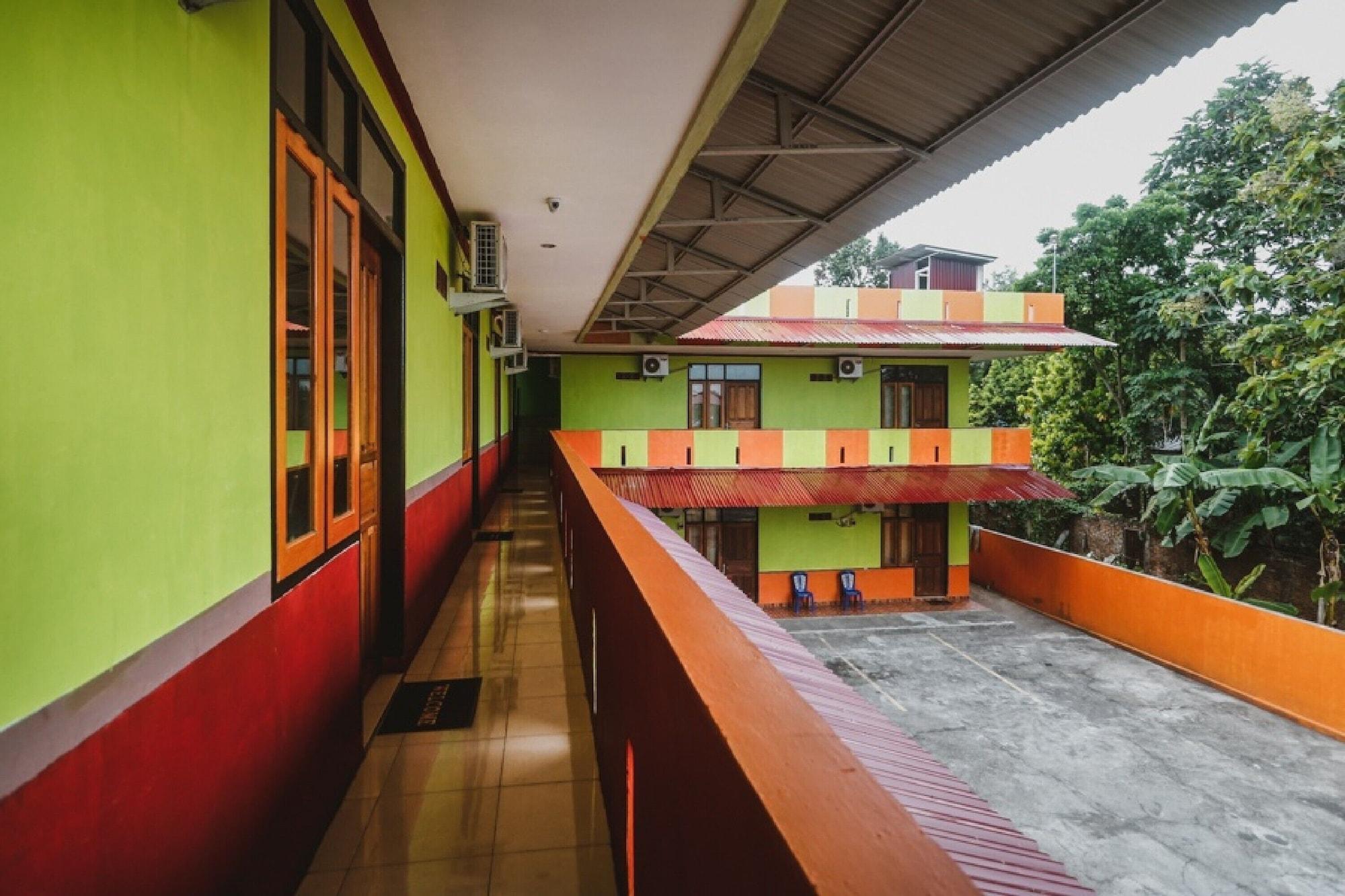 Vista Exterior RedDoorz @ Malalayang Manado