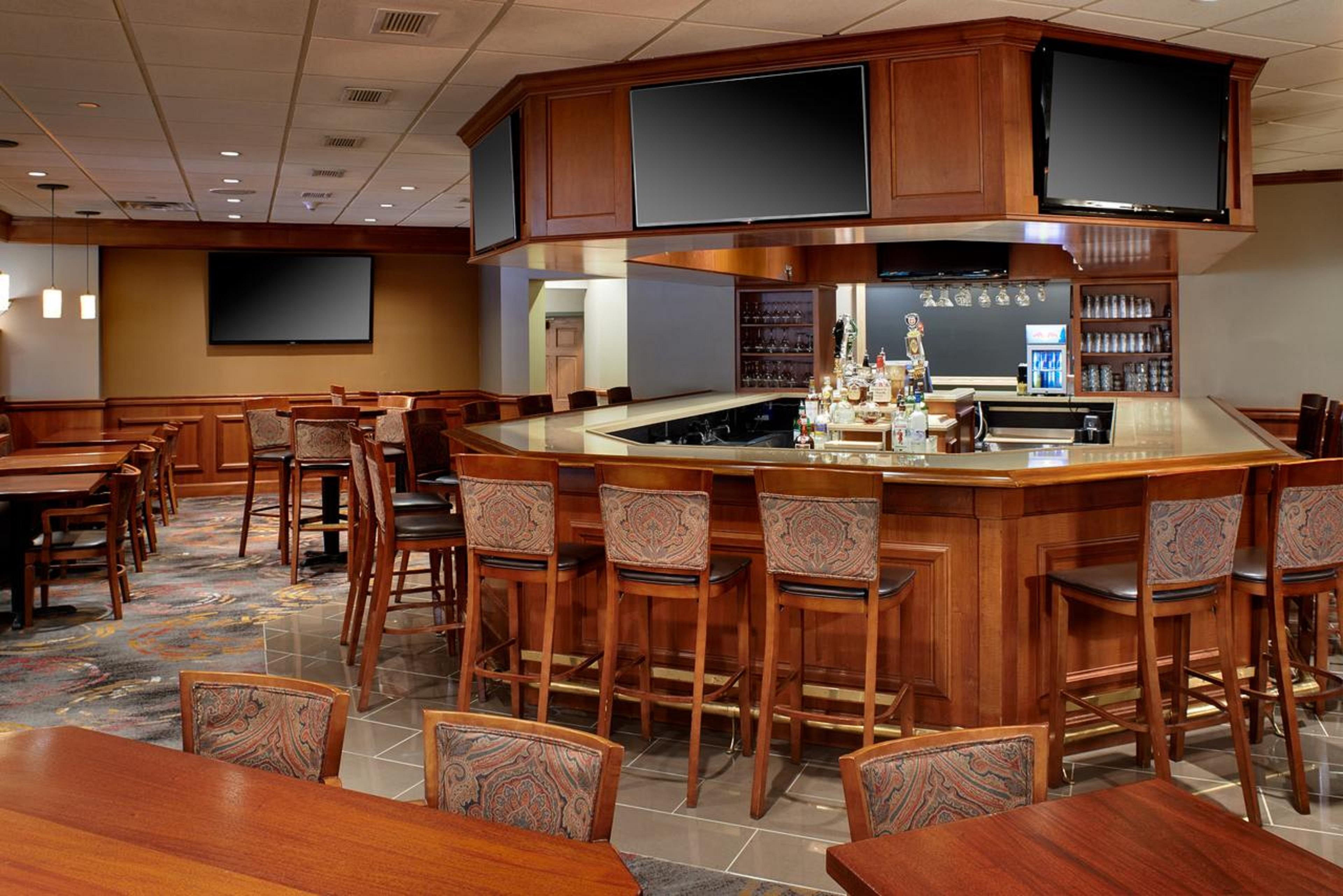 Bar/Salón DoubleTree by Hilton Detroit - Dearborn