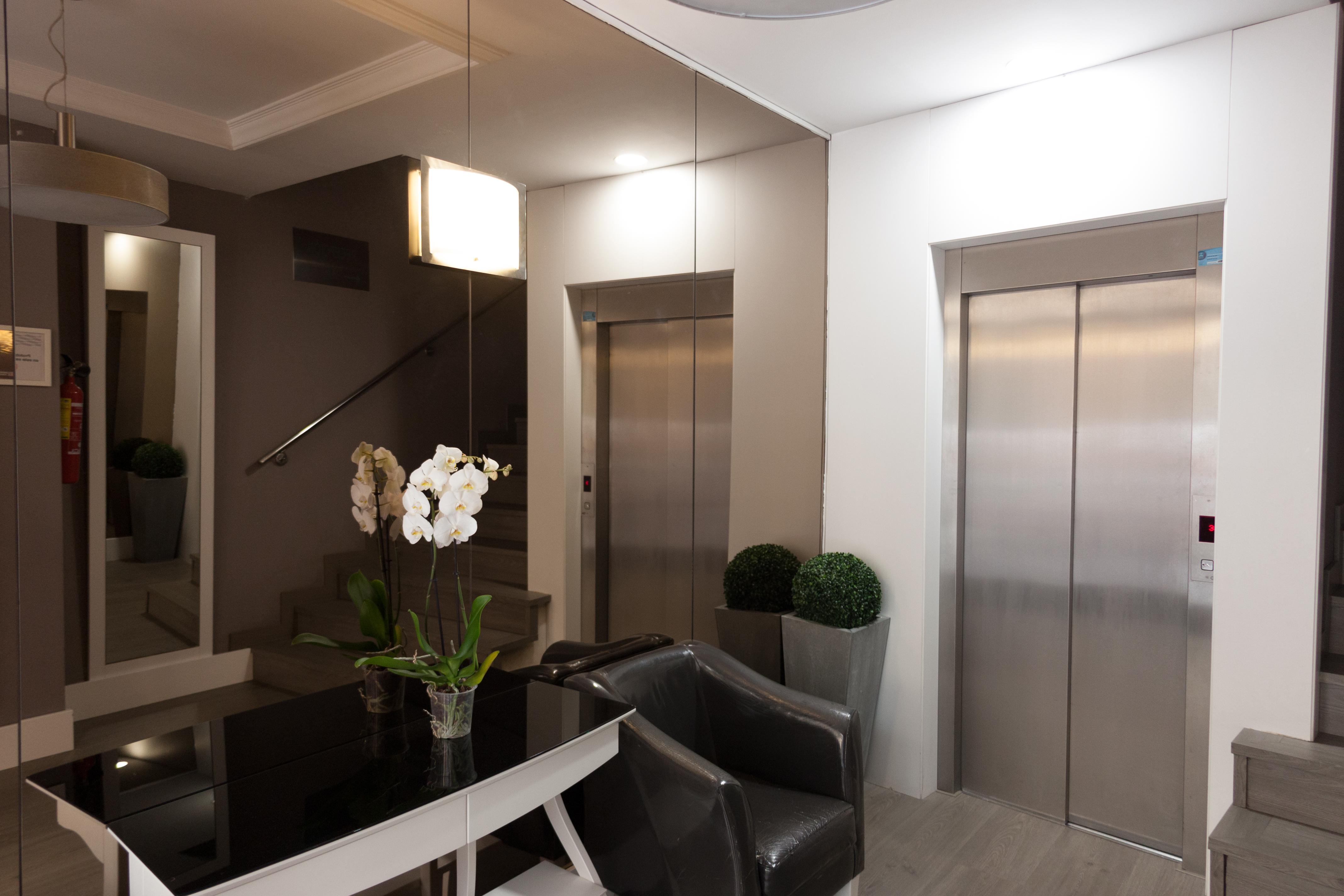 Vista Lobby Hotel Torico Plaza