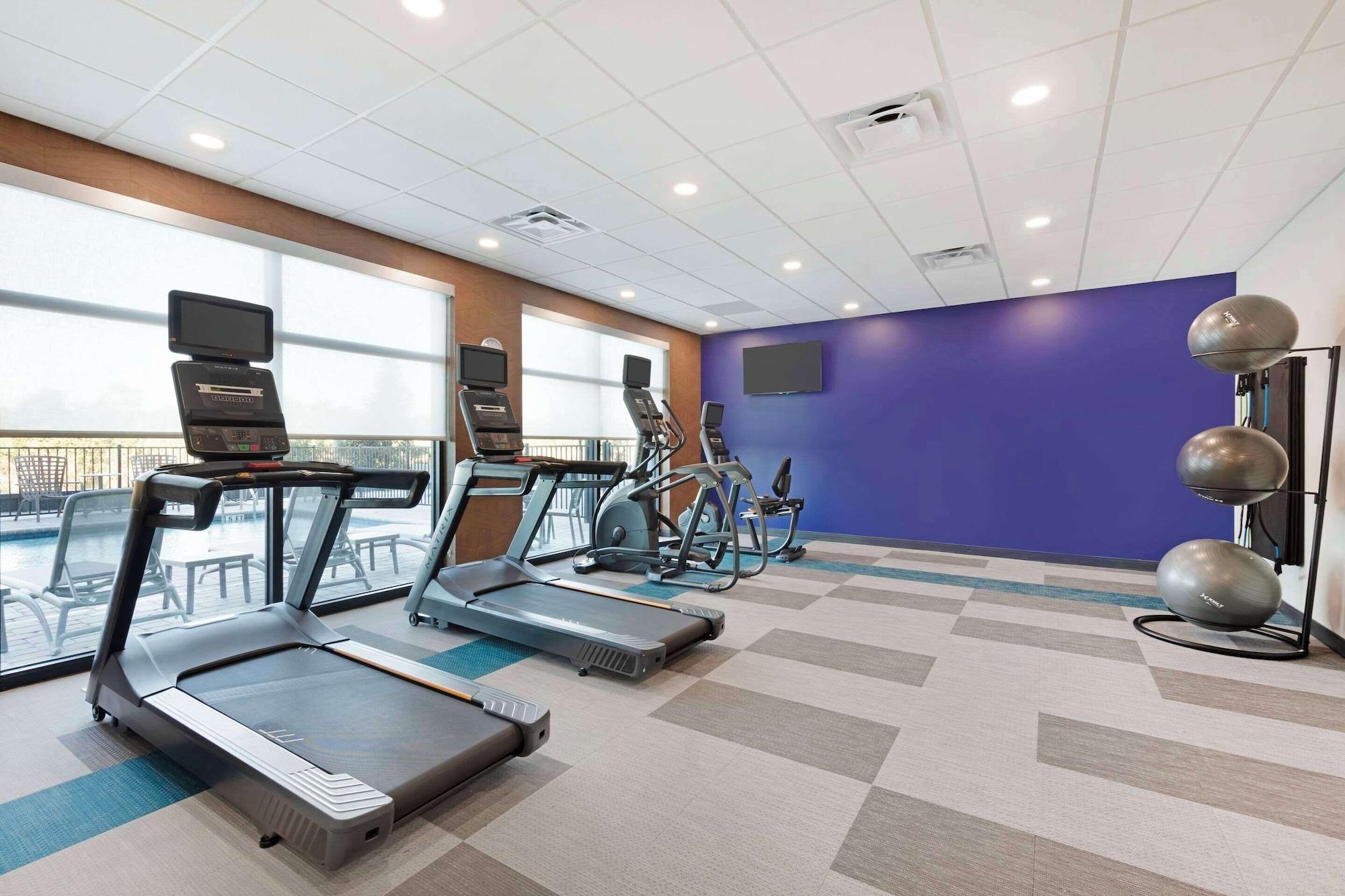 Gimnasio Comfort Suites Titusville near Kennedy Space Center