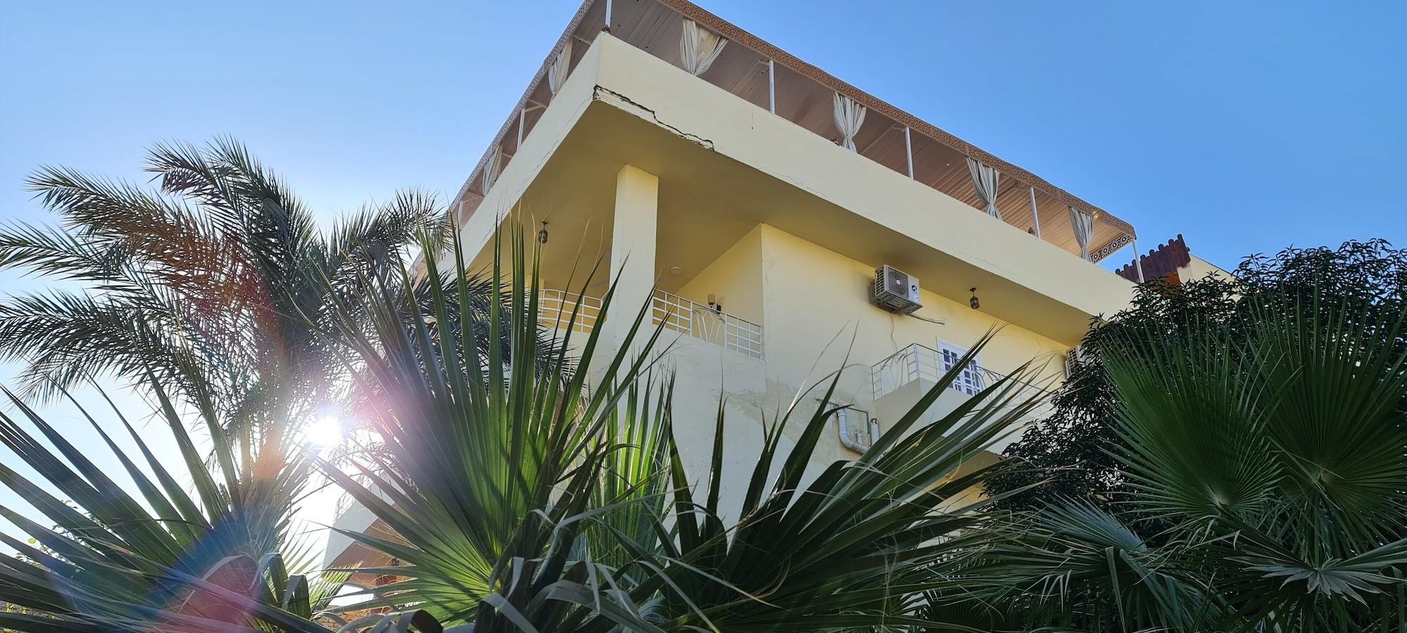 Vista Exterior Senmut Luxory Apartments