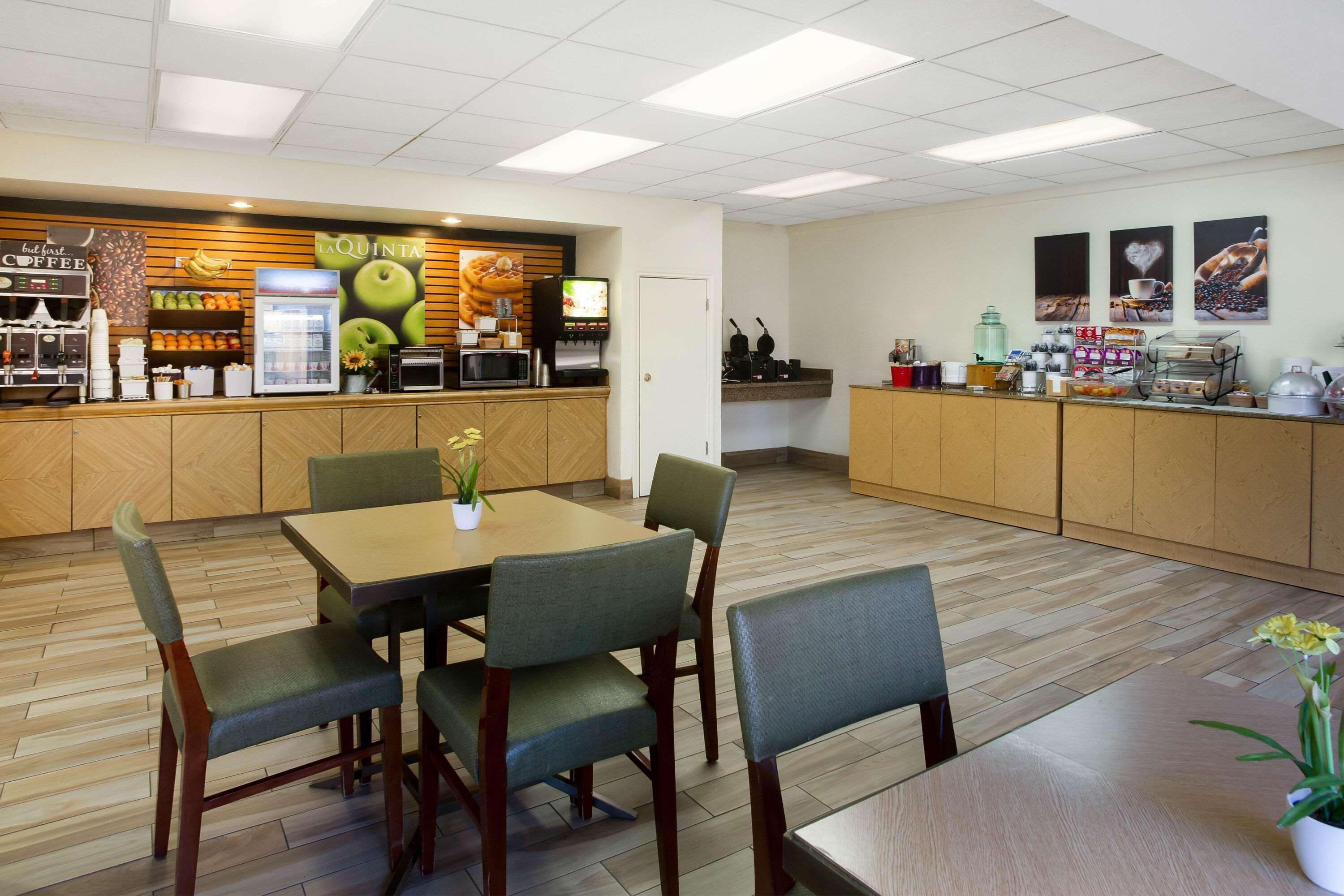 Restaurant La Quinta Inn by Wyndham Austin Capitol / Downtown