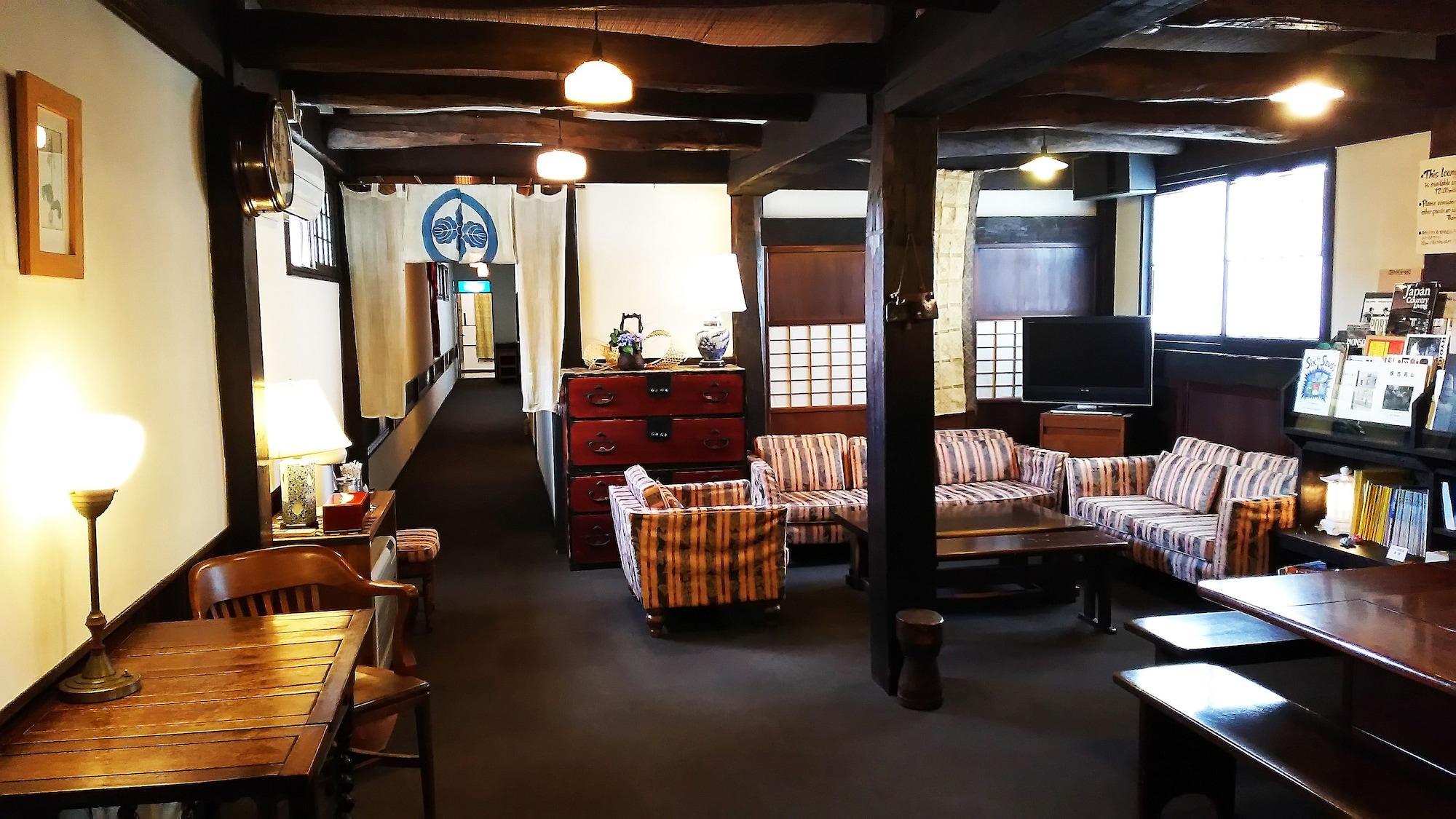 Bar/Salón Rickshaw Inn