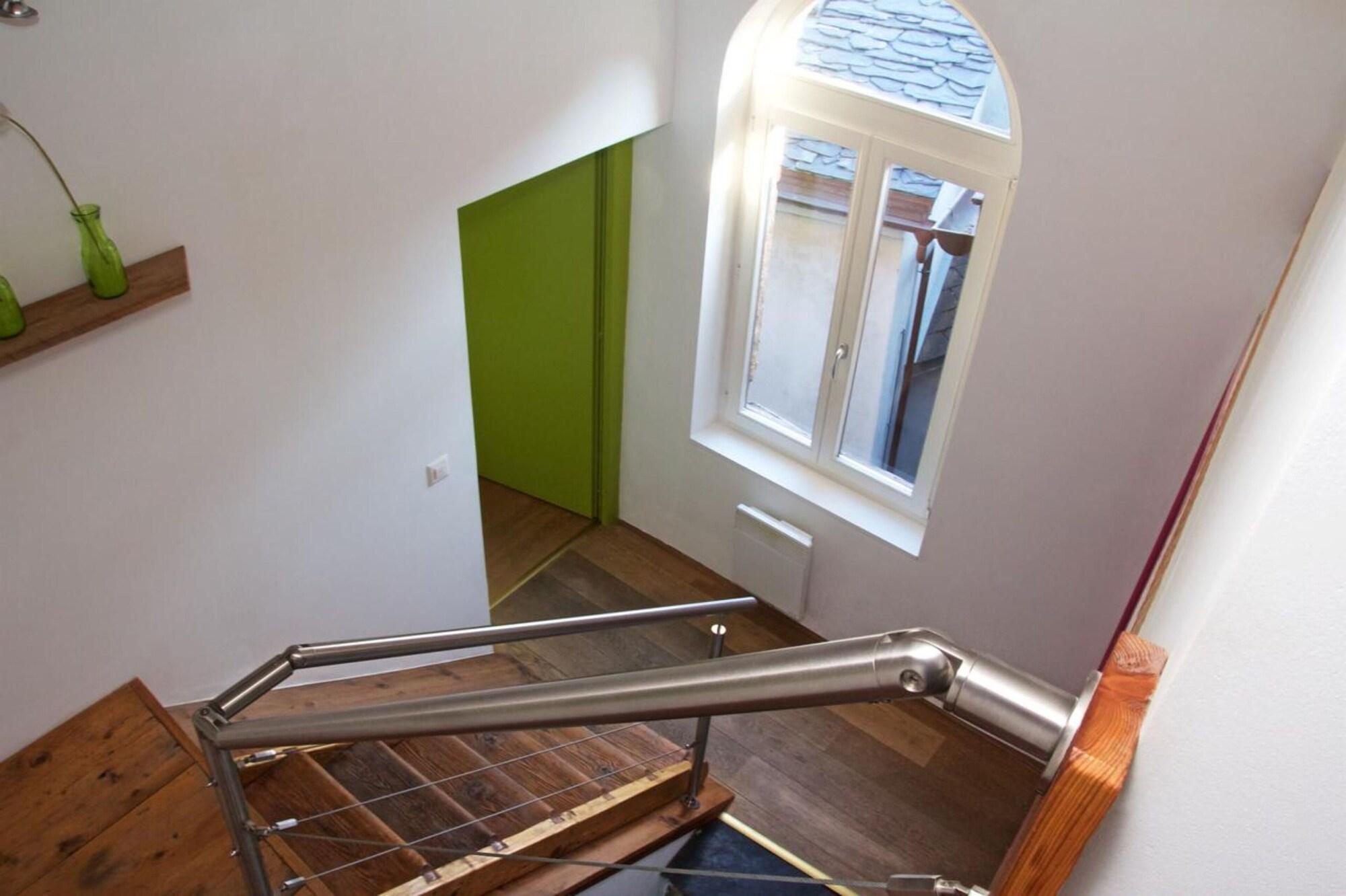 Varios Chez Constance