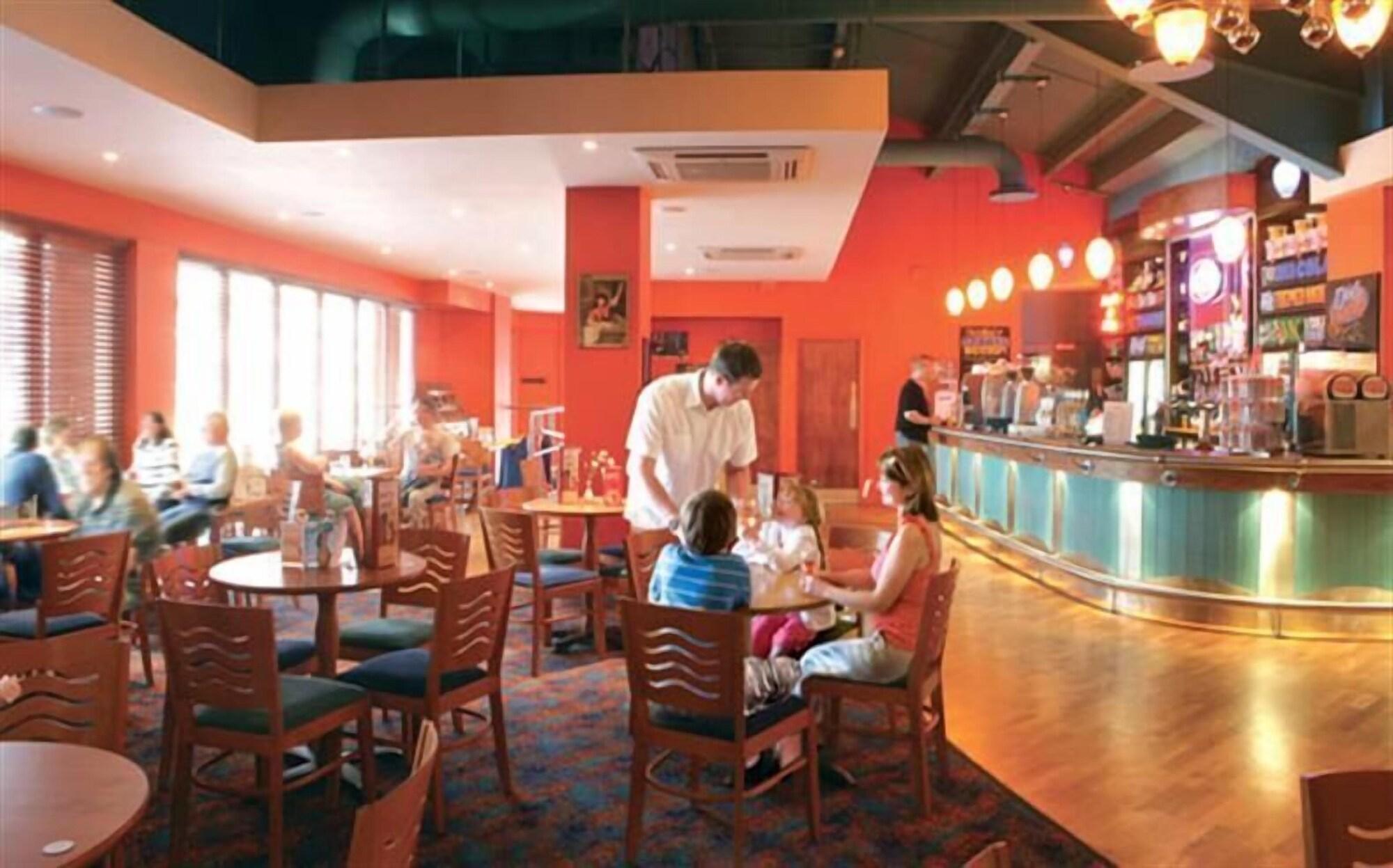 Bar/Salón 2 Bed-sleeps 6-free Parking-pet Friendly