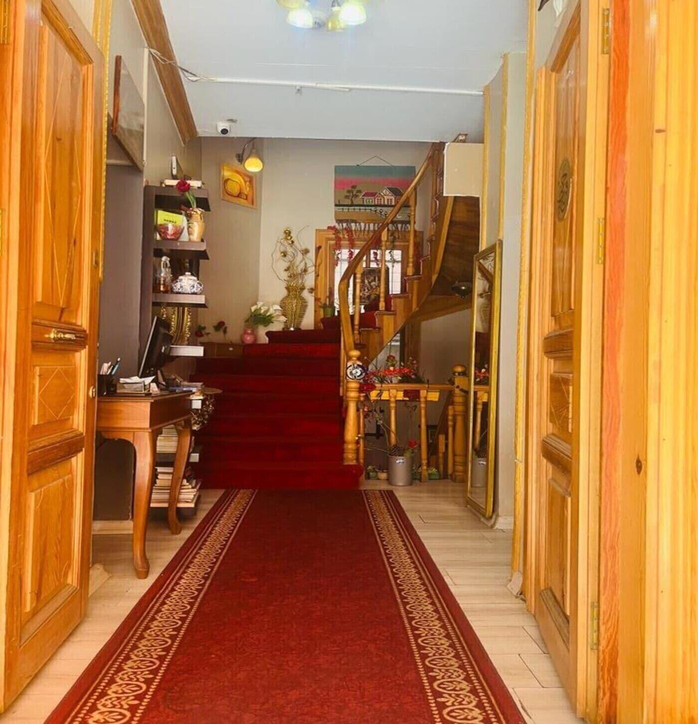Vista Lobby Old City Family Hotel