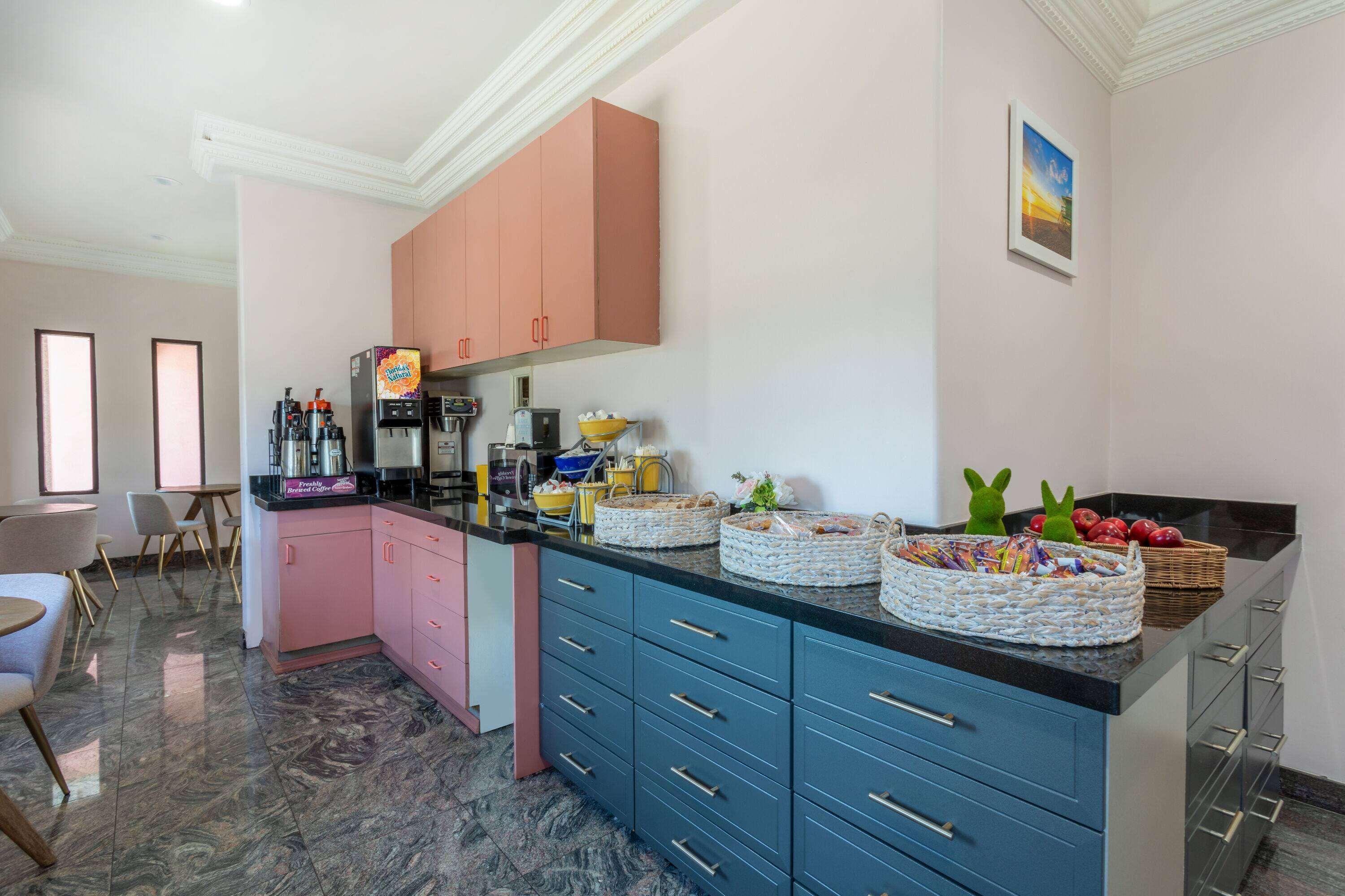 Restaurant Days Inn by Wyndham Santa Monica