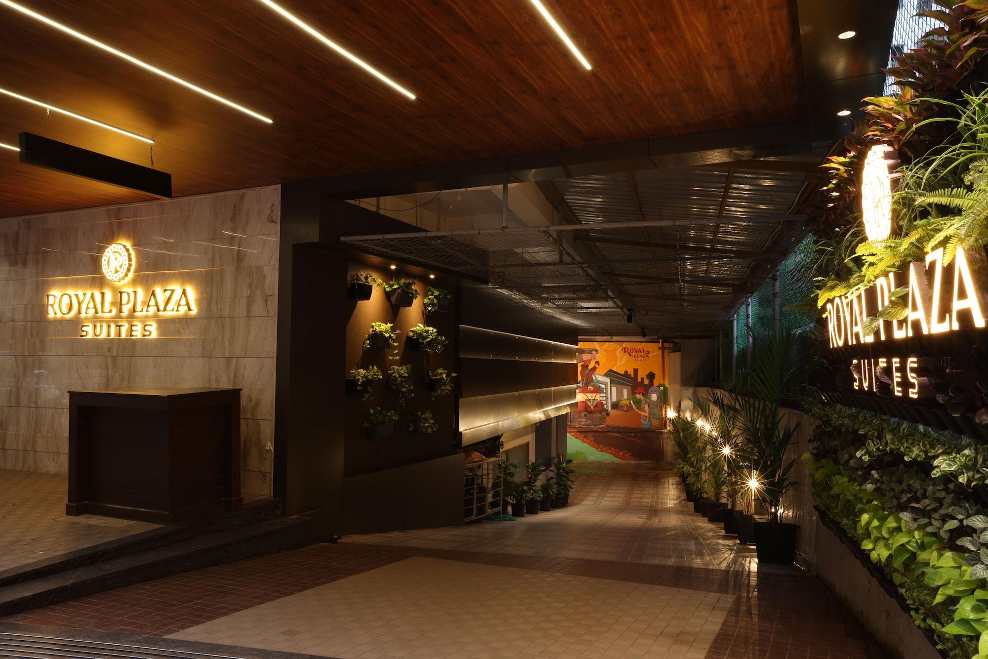 Vista Exterior Royal Plaza Suites by RAK Rooms