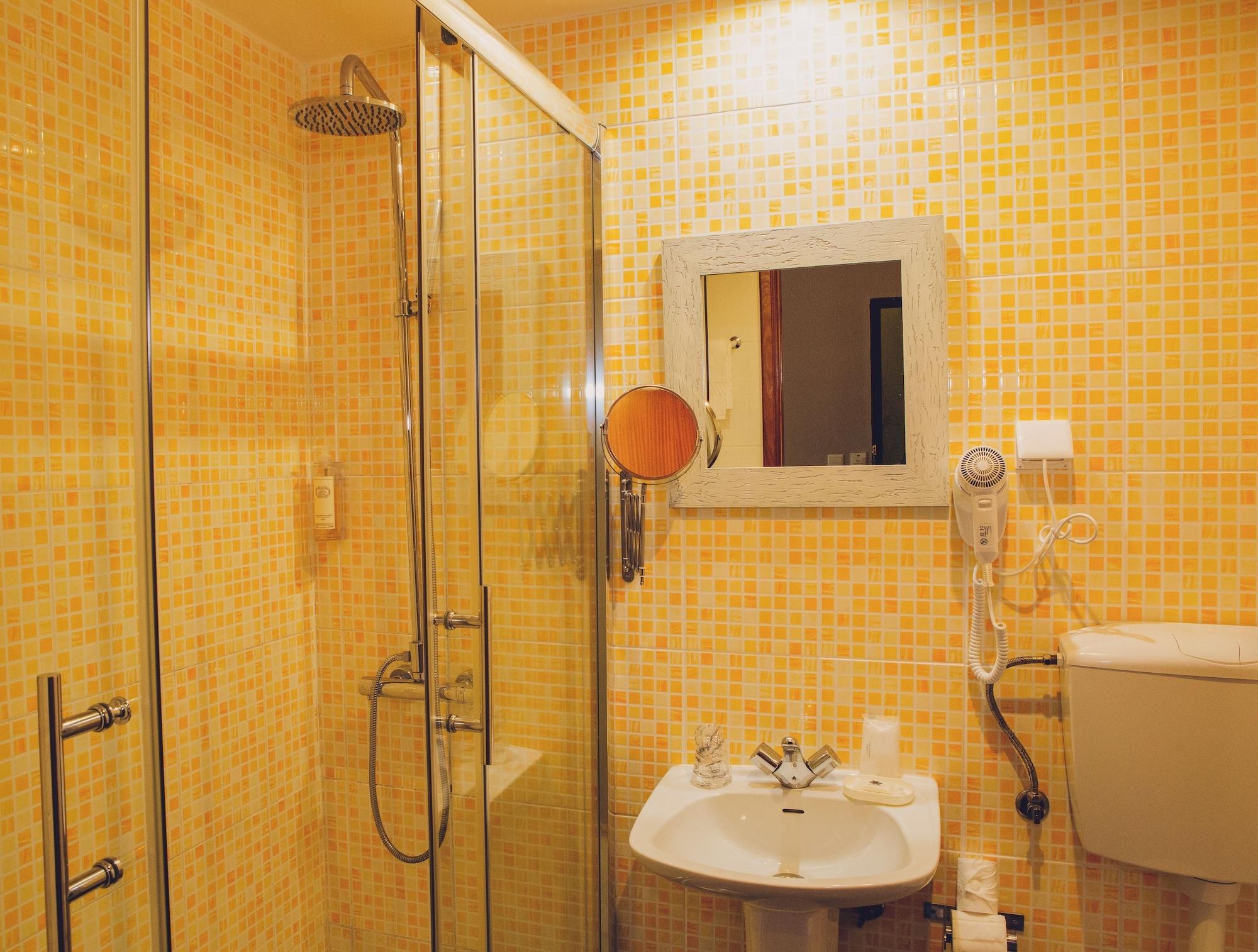 Equipamiento de Habitación Hotel Império do Rei