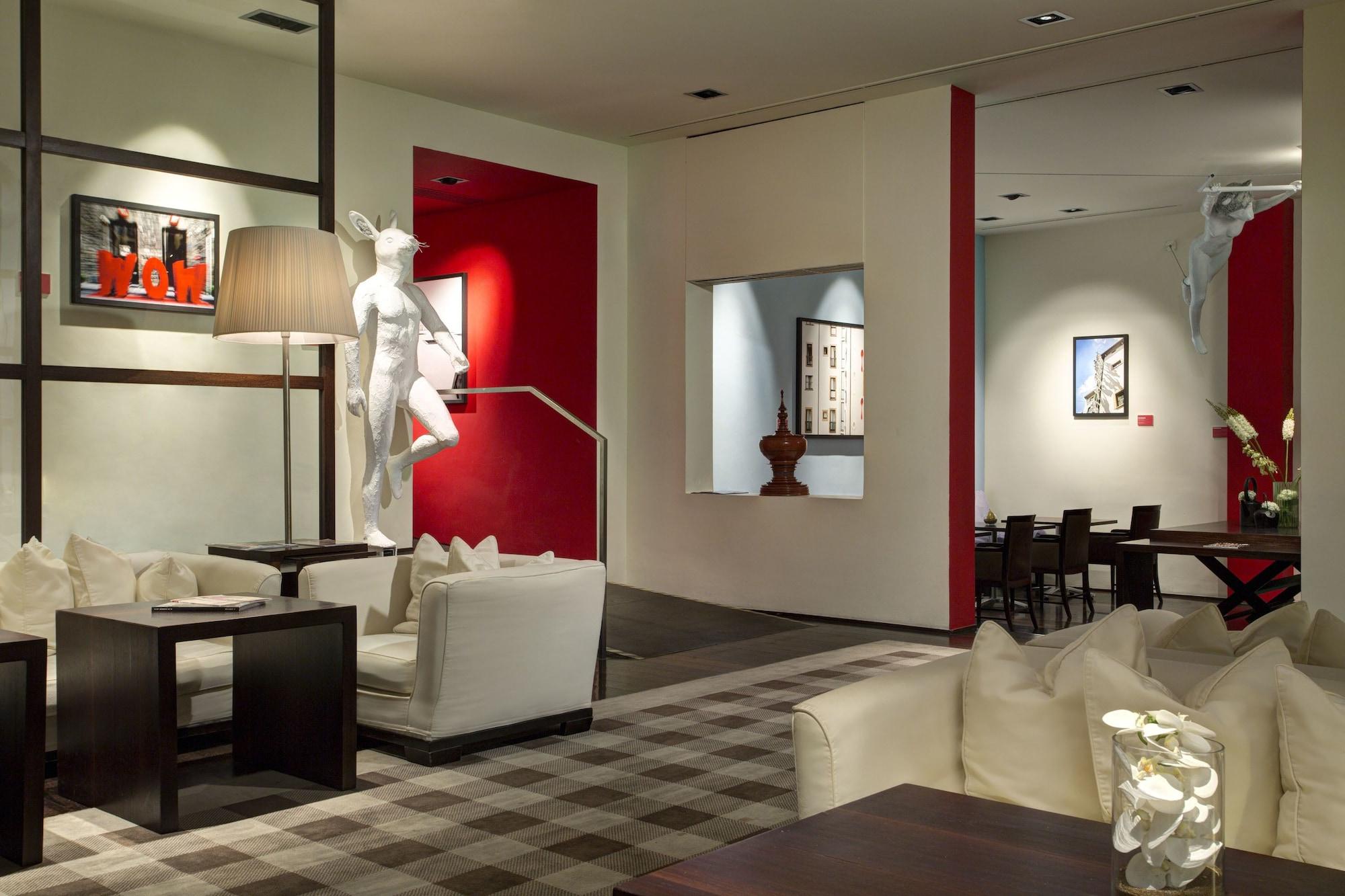 Vista Lobby Gallery Hotel Art - Lungarno Collection