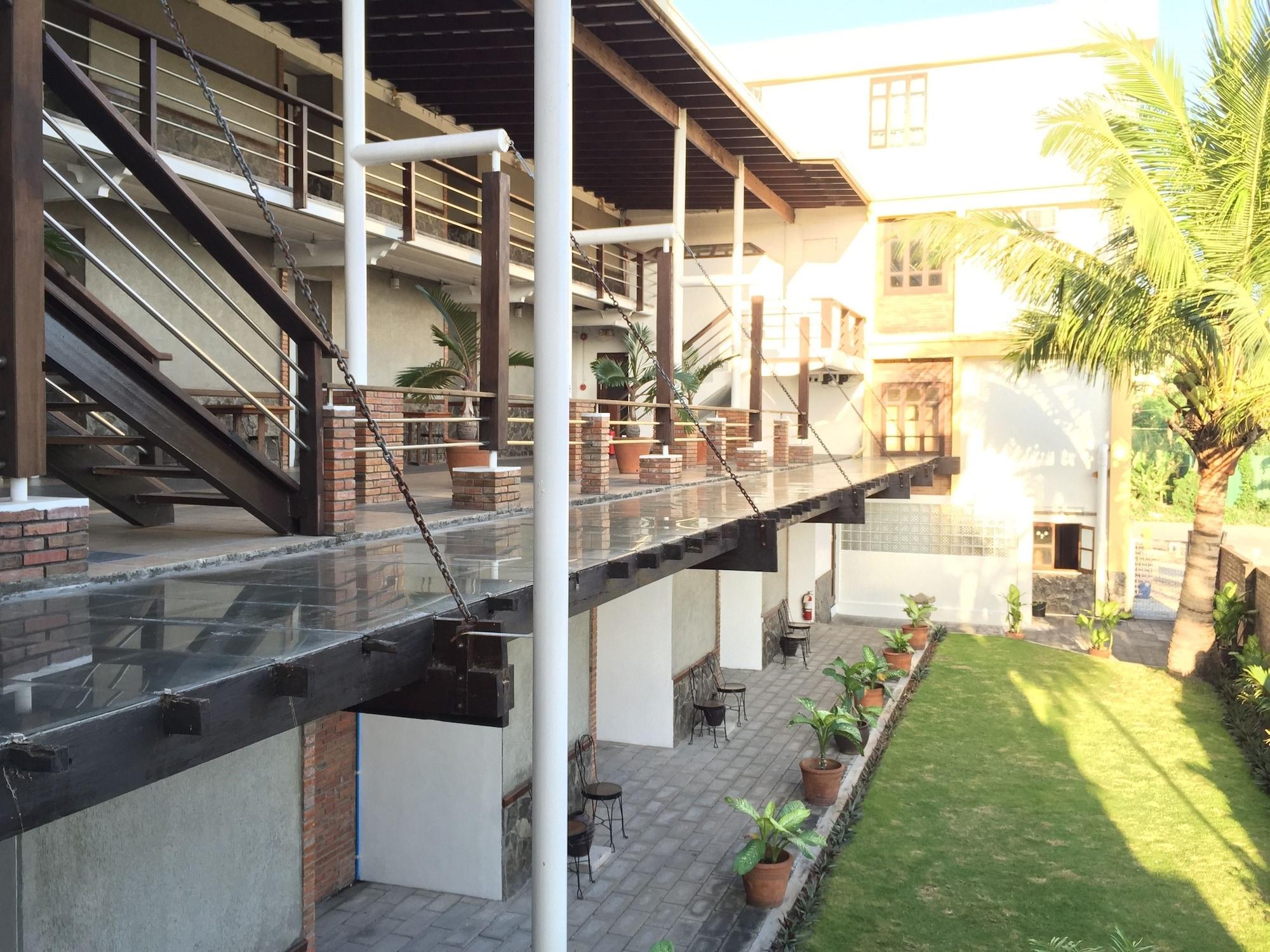 Vista Exterior Mango Valley Hotel 1
