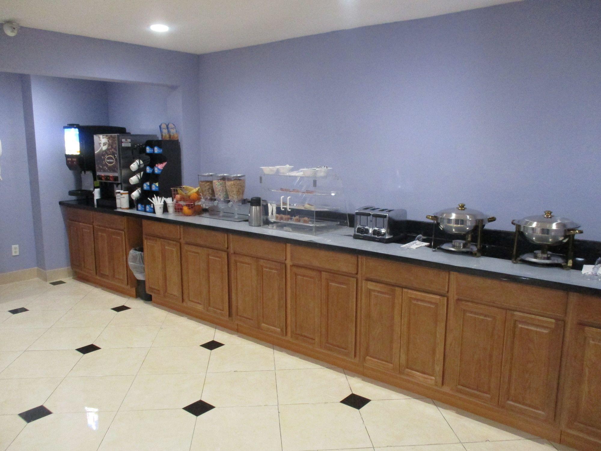 Restaurant SureStay Plus Hotel by Best Western Houston Intercontinental
